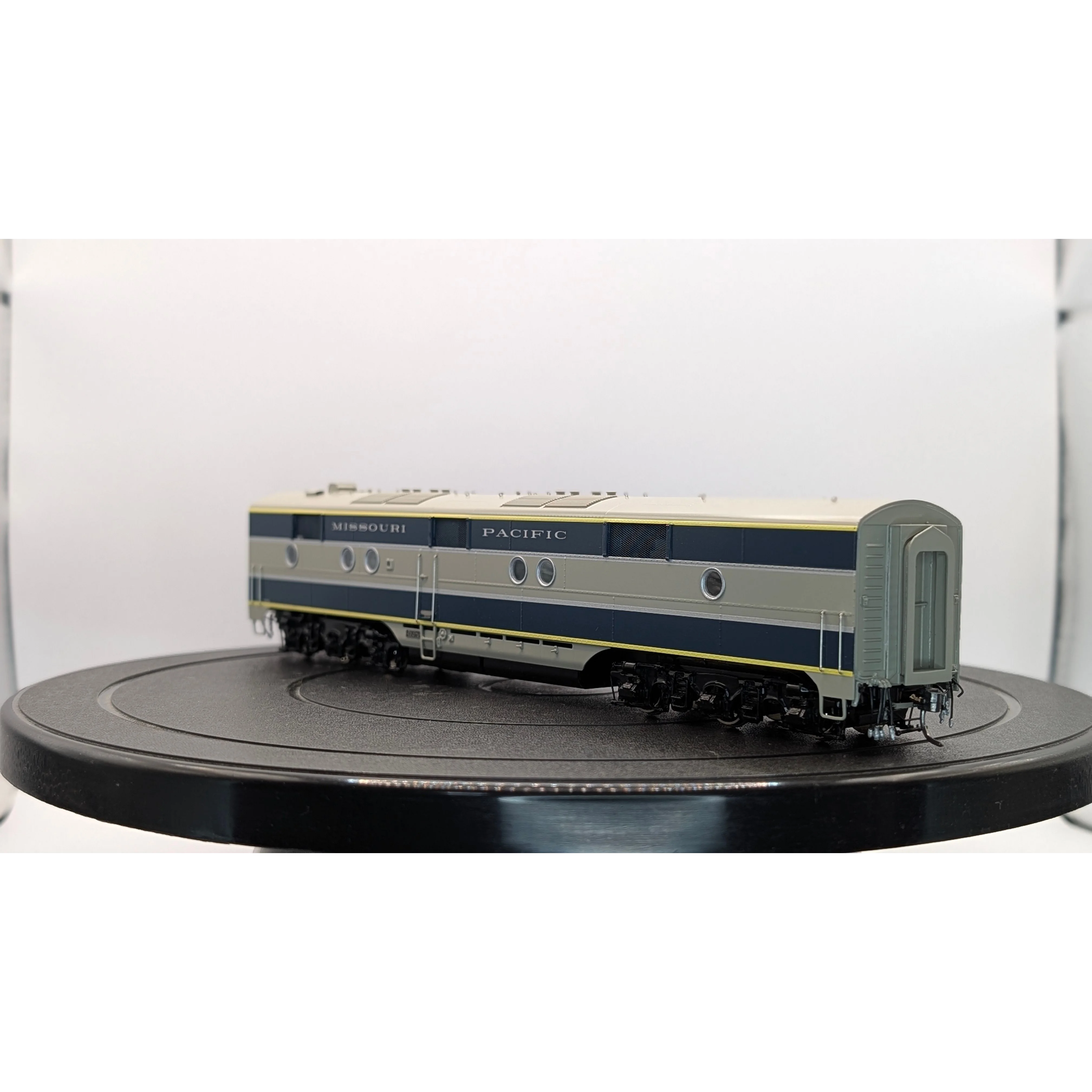 Union Terminal Imports HO Brass Missouri Pacific E6A/E6B Diesel Set — photo 9