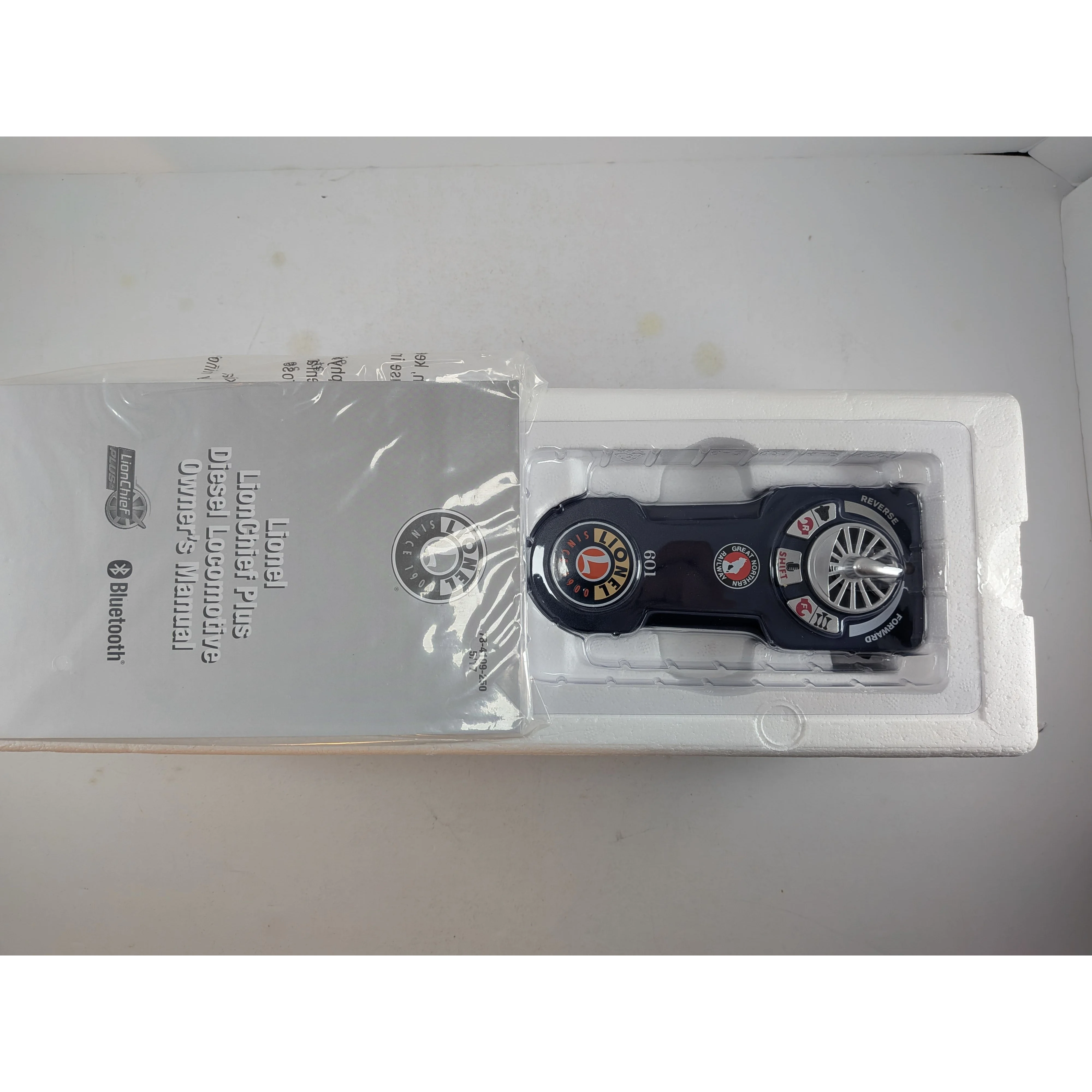 Lionel 6-84108 Great Northern LionChief Plus GP7 - Image 2