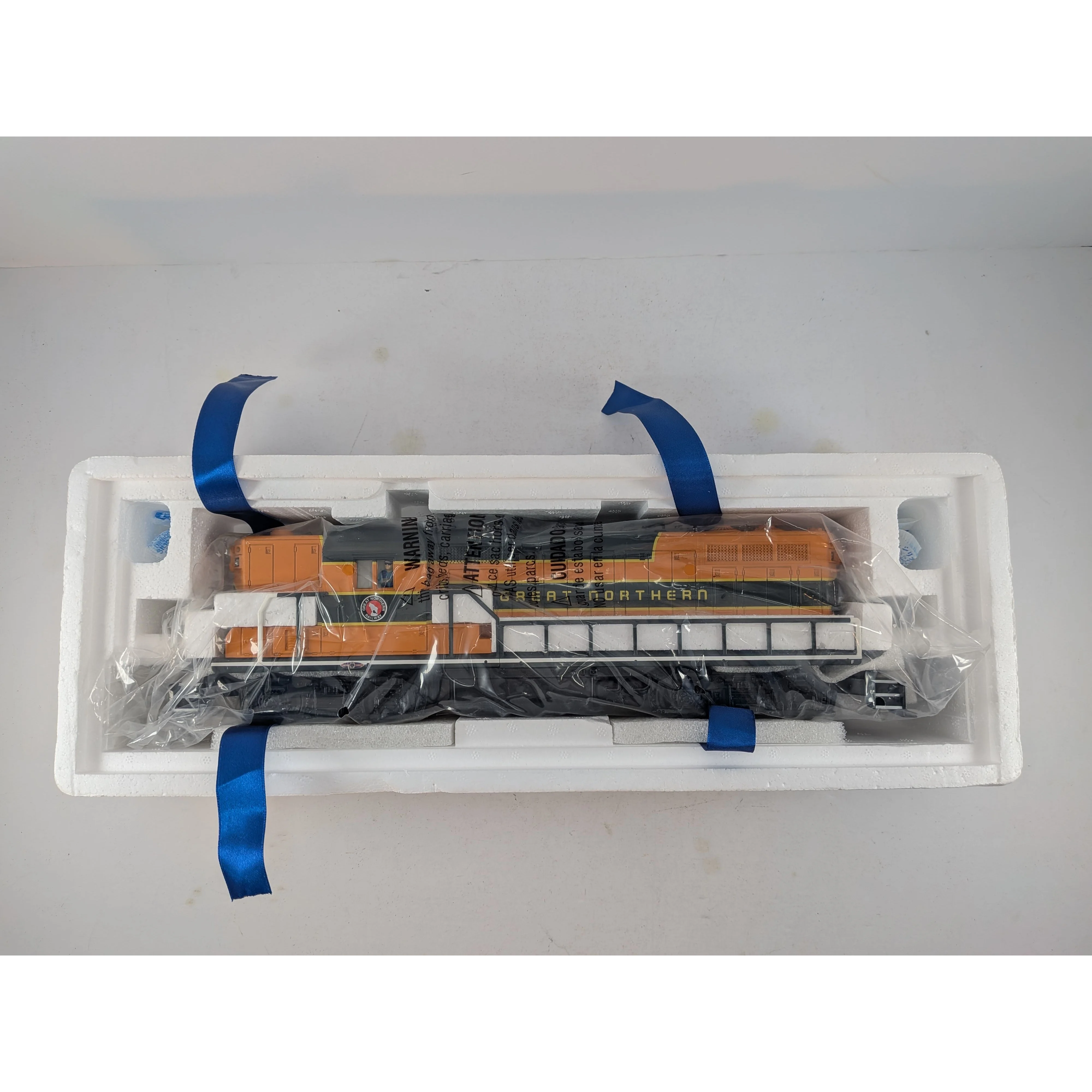 Lionel 6-84108 Great Northern LionChief Plus GP7 - Image 1