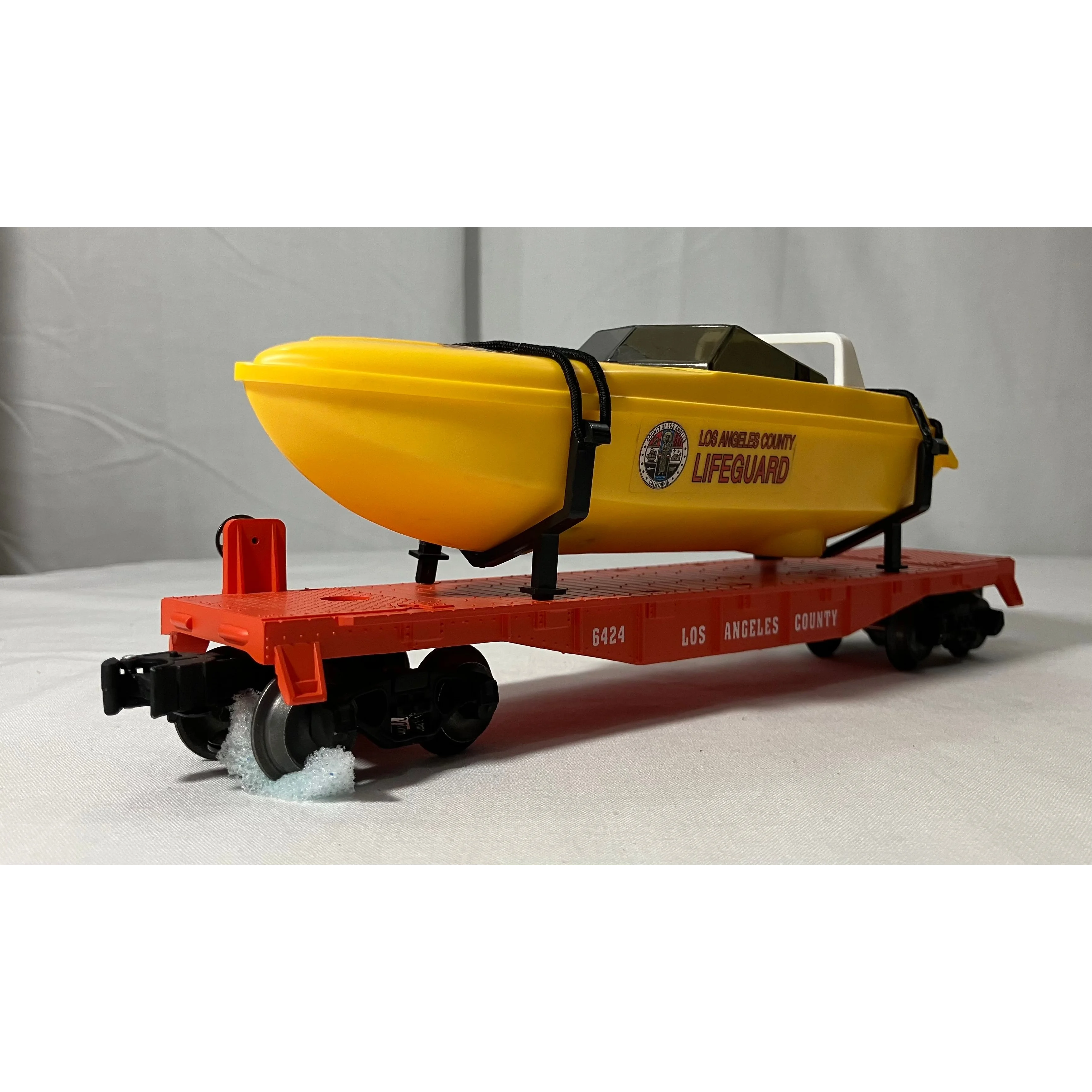 Lionel 6-16970 O scale 3 rail L.A. County flatcar with motorized speedboat
