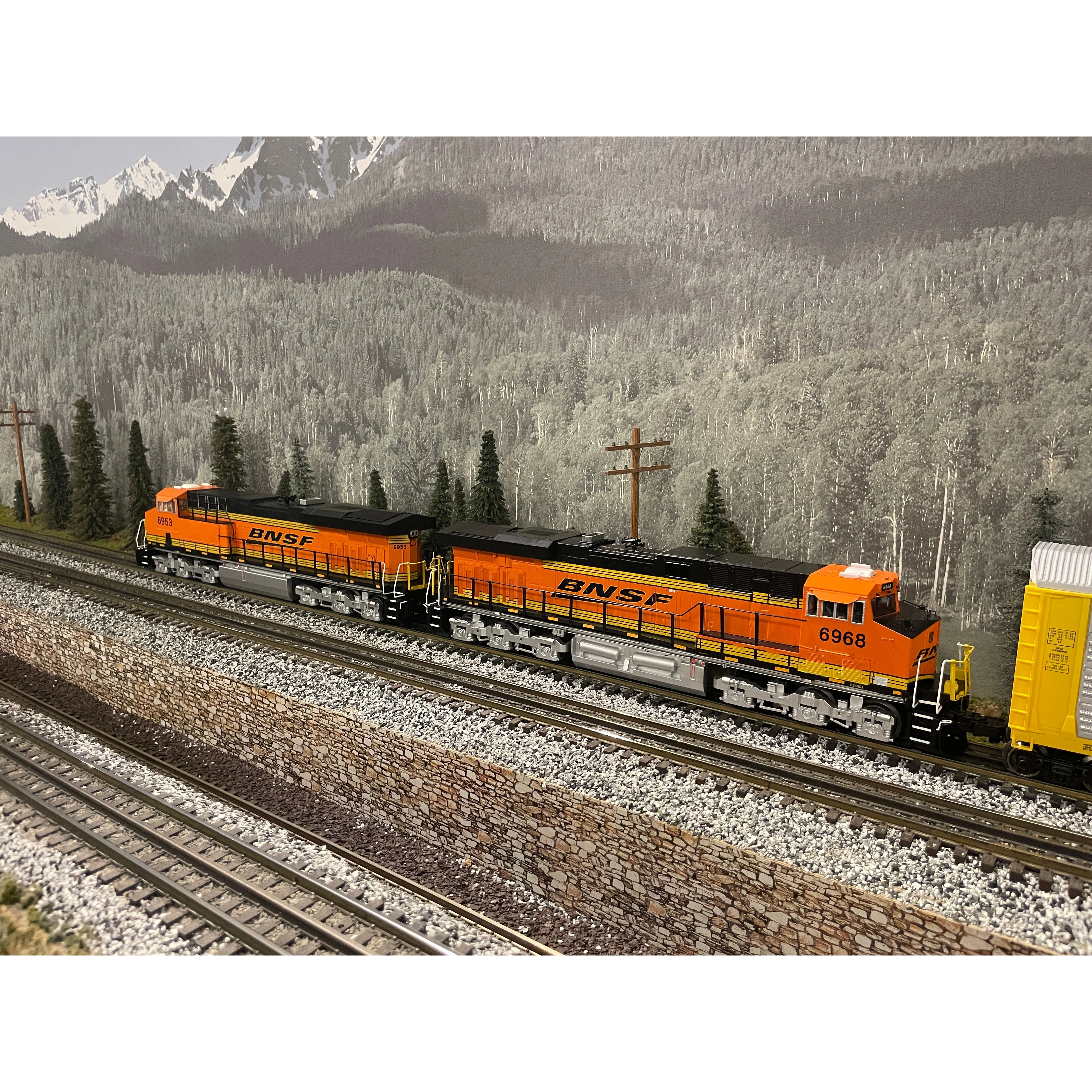 30-20749-1 MTH Railking Imperial ES44C4 BNSF 6958