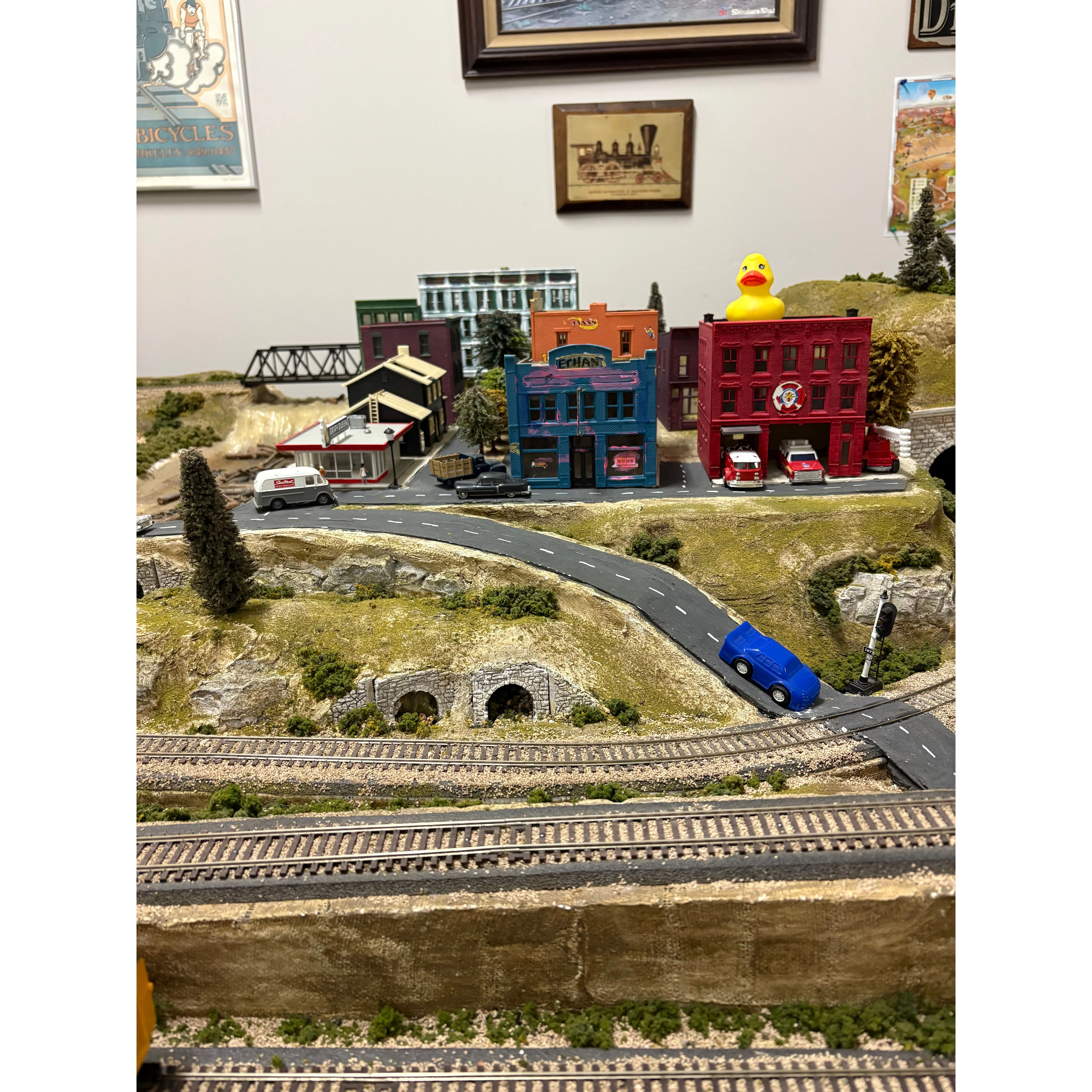 Woodland Scenics Riverpass HO Scale Layout/ Severs Benchwork Custom Bench — photo 2