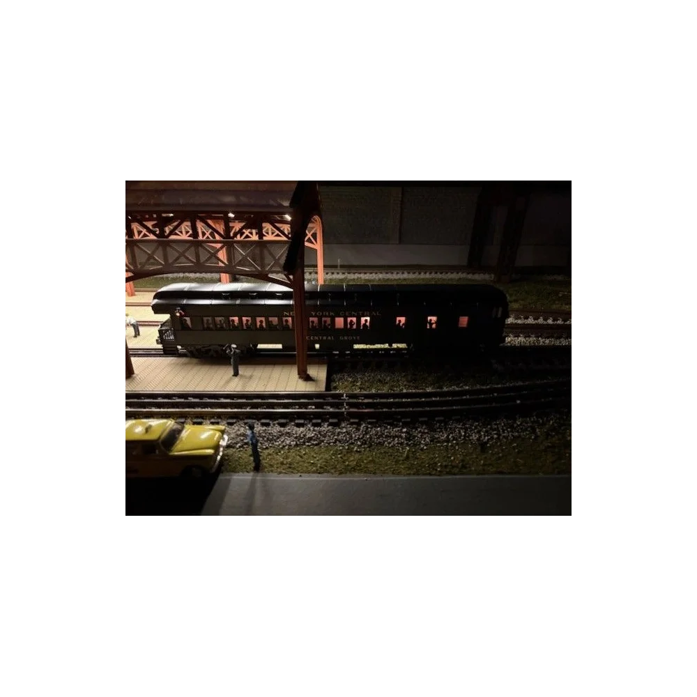 GREEN NYC SET SAVE$1375    THE NEW LIONEL GREEN 20TH CENTURY LIMITED SET IS $1552. — photo 3