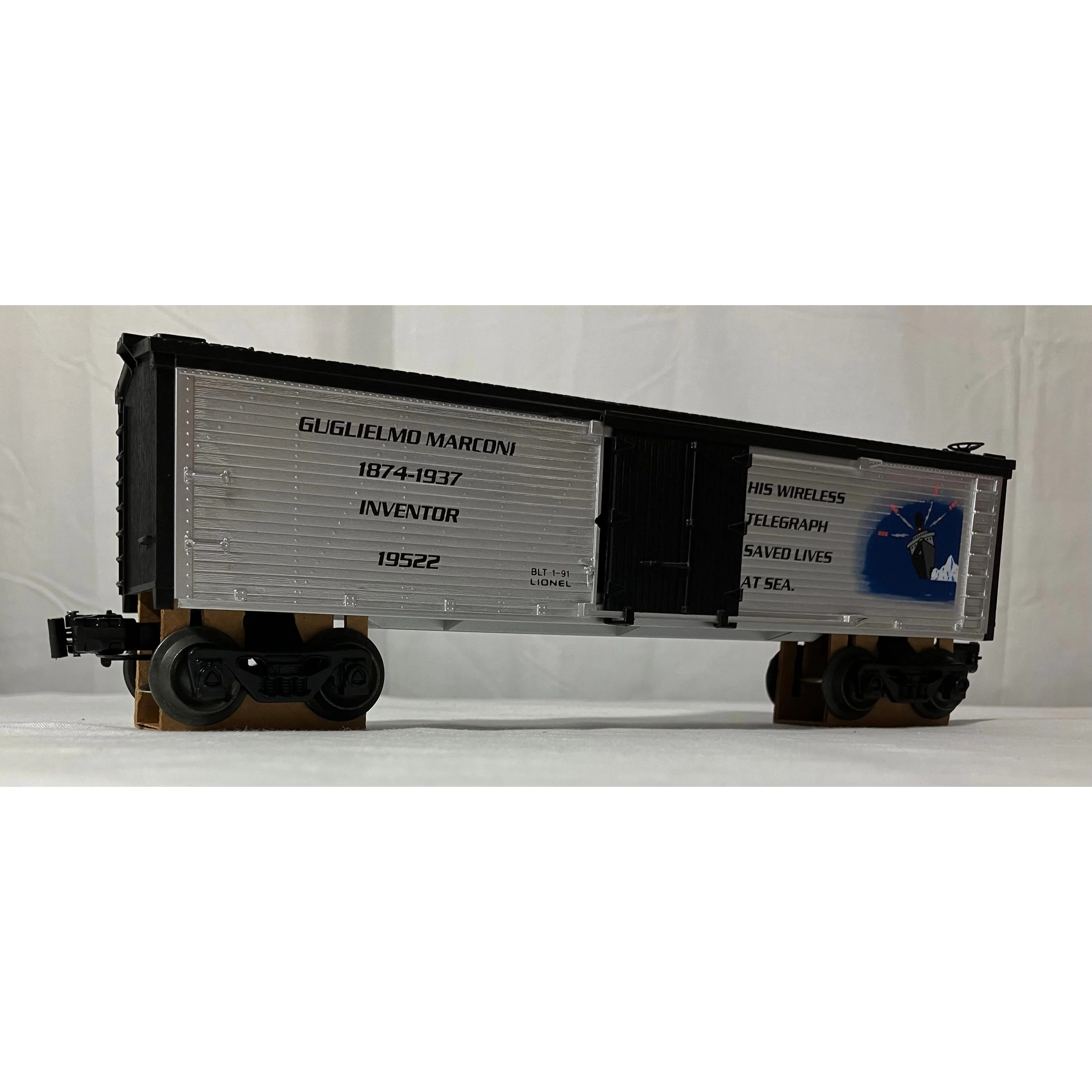 Lionel 6-19522 O scale 3 rail reefer honoring Guglielmo Marconi