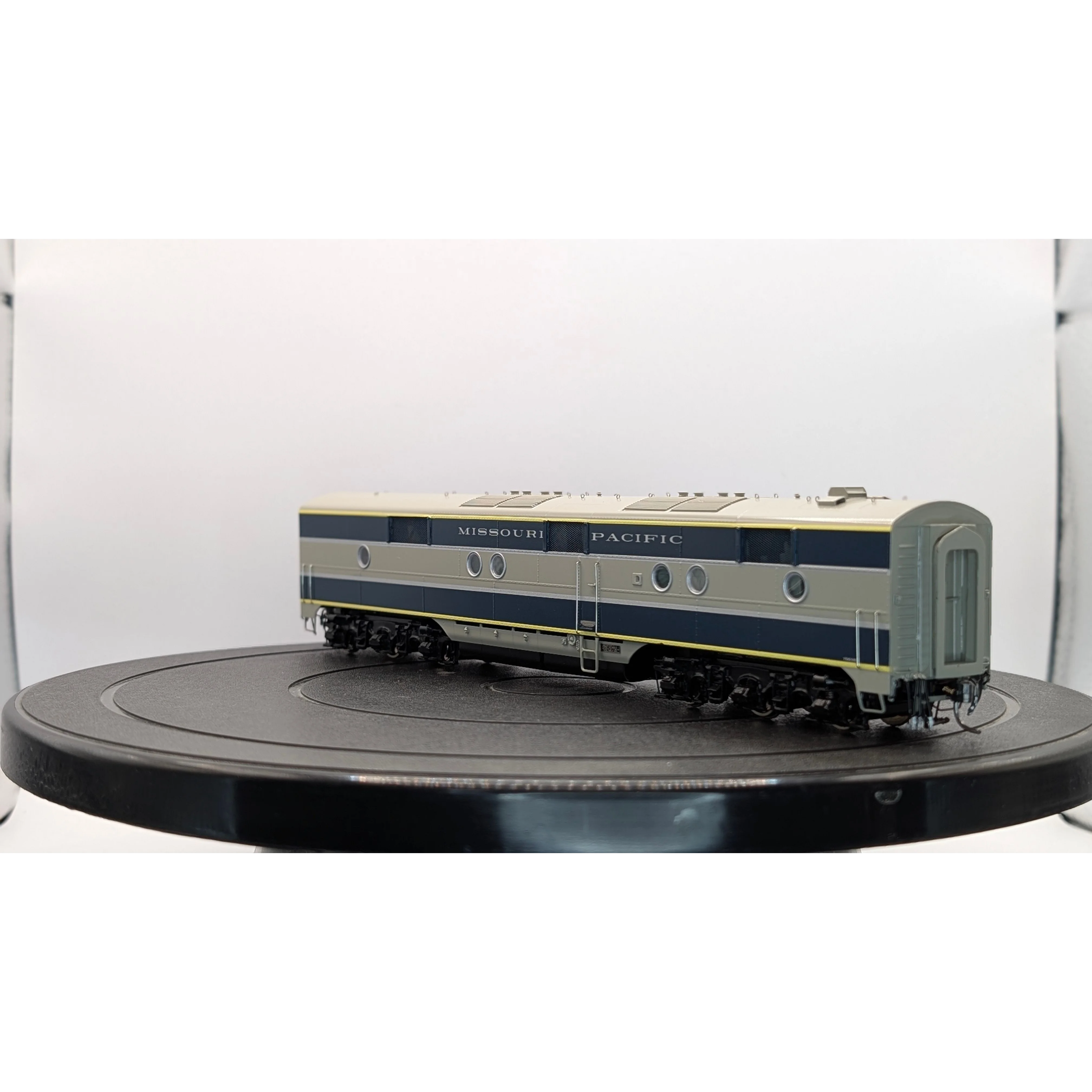 Union Terminal Imports HO Brass Missouri Pacific E6A/E6B Diesel Set — photo 7