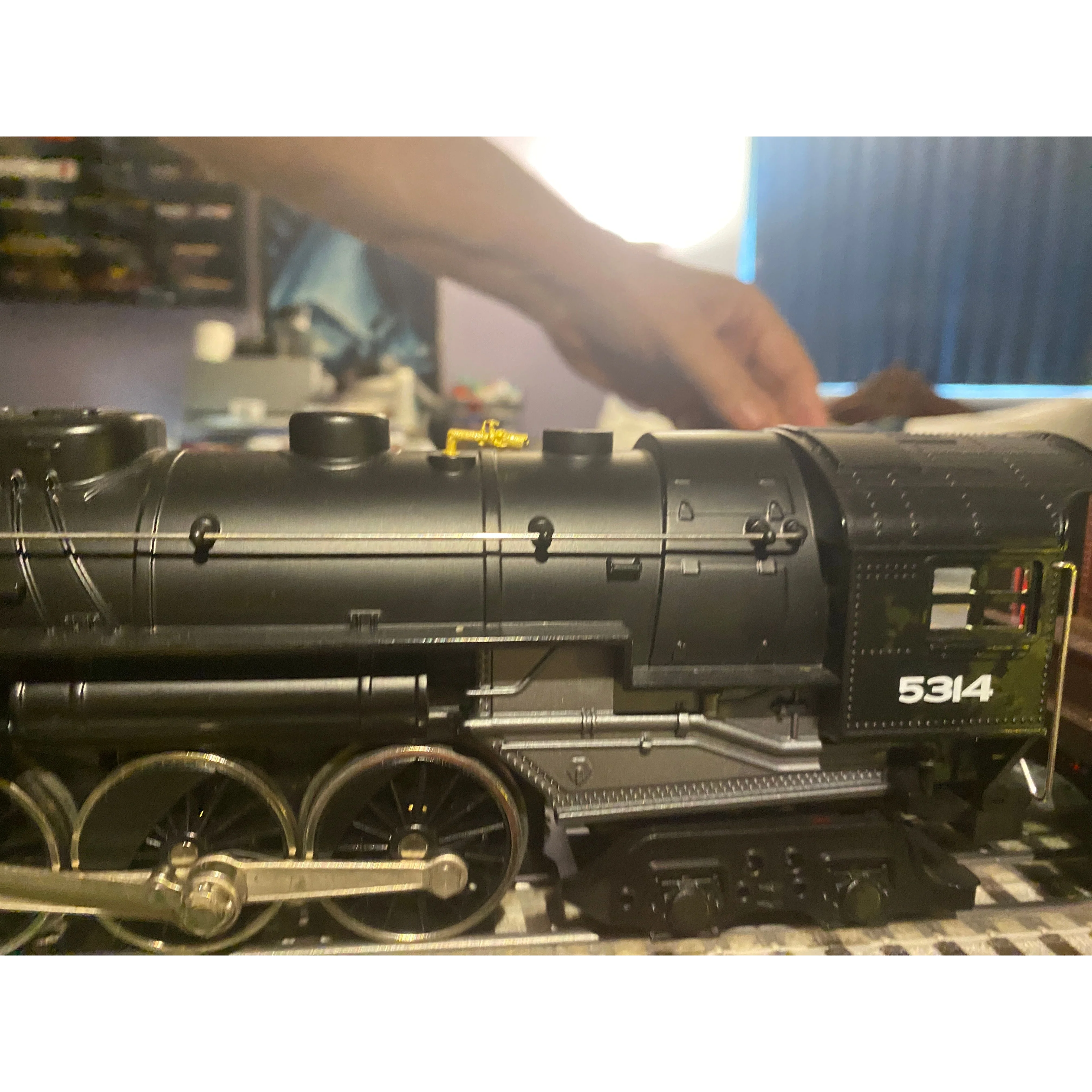 Lionel LionChief Plus 2.0 New York Central Hudson Locomotive 2232010 — photo 11