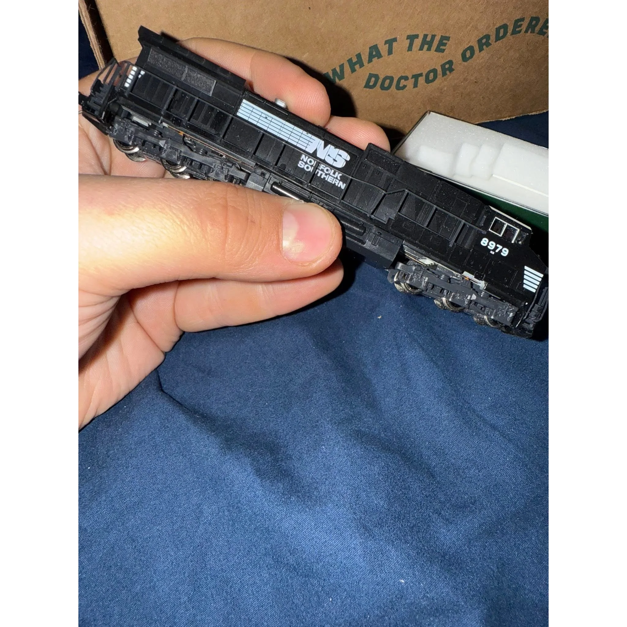 N scale NS C40-9W #8979 — photo 5