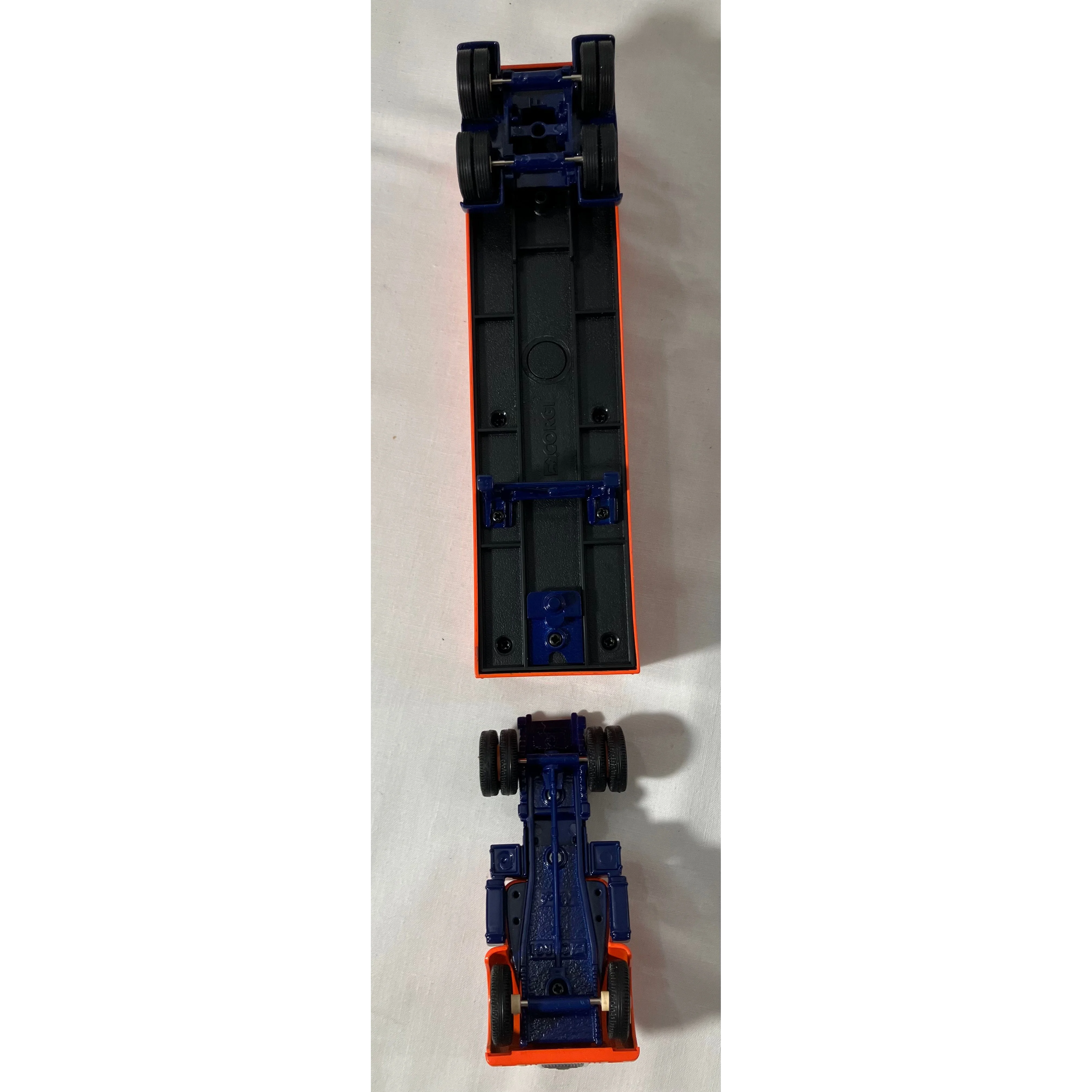 Corgi 52302 O scale Mack B Series Semi Lionel City Van Lines — photo 7