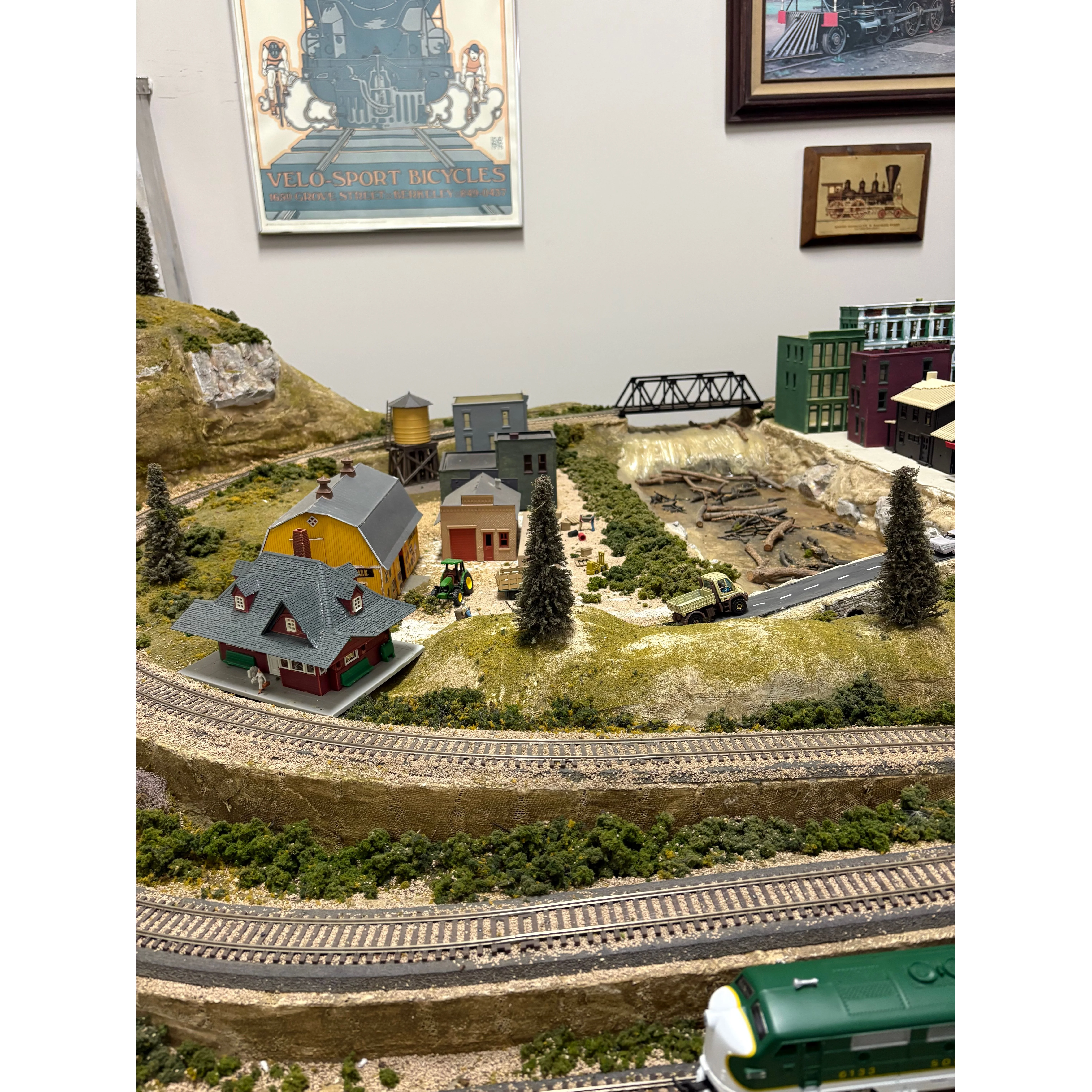 Woodland Scenics Riverpass HO Scale Layout/ Severs Benchwork Custom Bench — photo 3