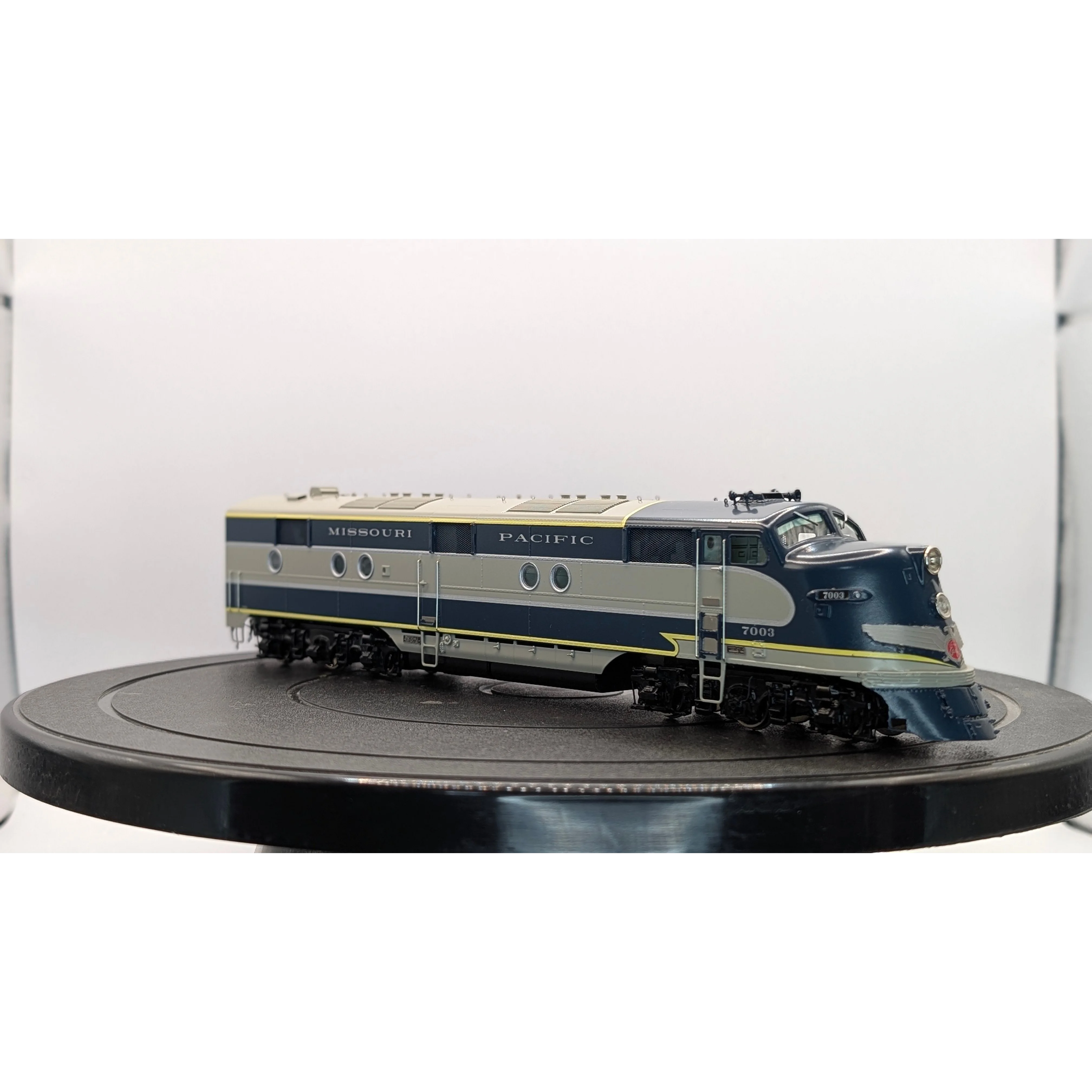 Union Terminal Imports HO Brass Missouri Pacific E6A/E6B Diesel Set — photo 5