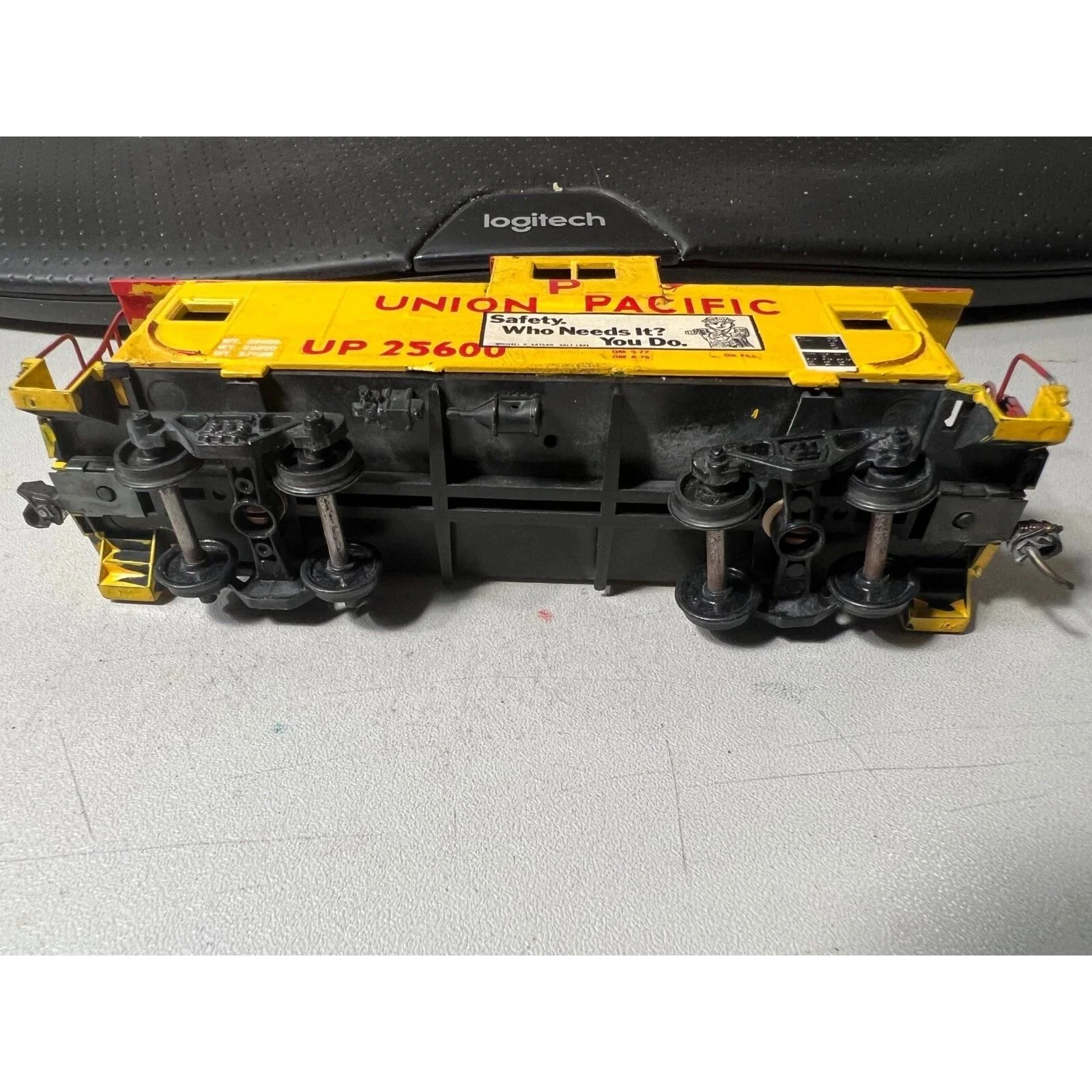 UNION PACIFIC HO Scale Caboose — photo 5