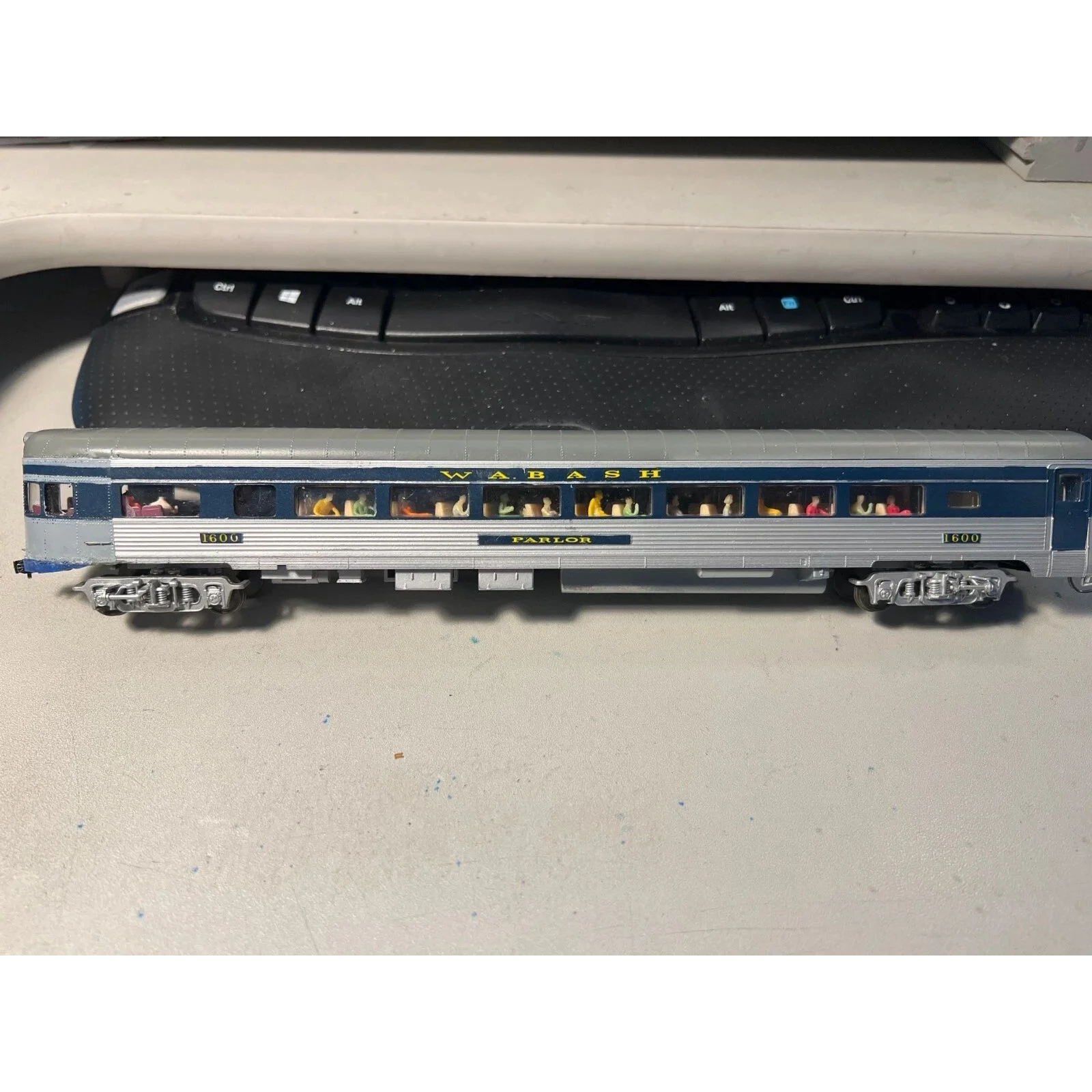 WABASH OBSERVATION PARLOR CAR # 1600 CUSTOM MADE FROM A WALTHERS CAR — photo 5
