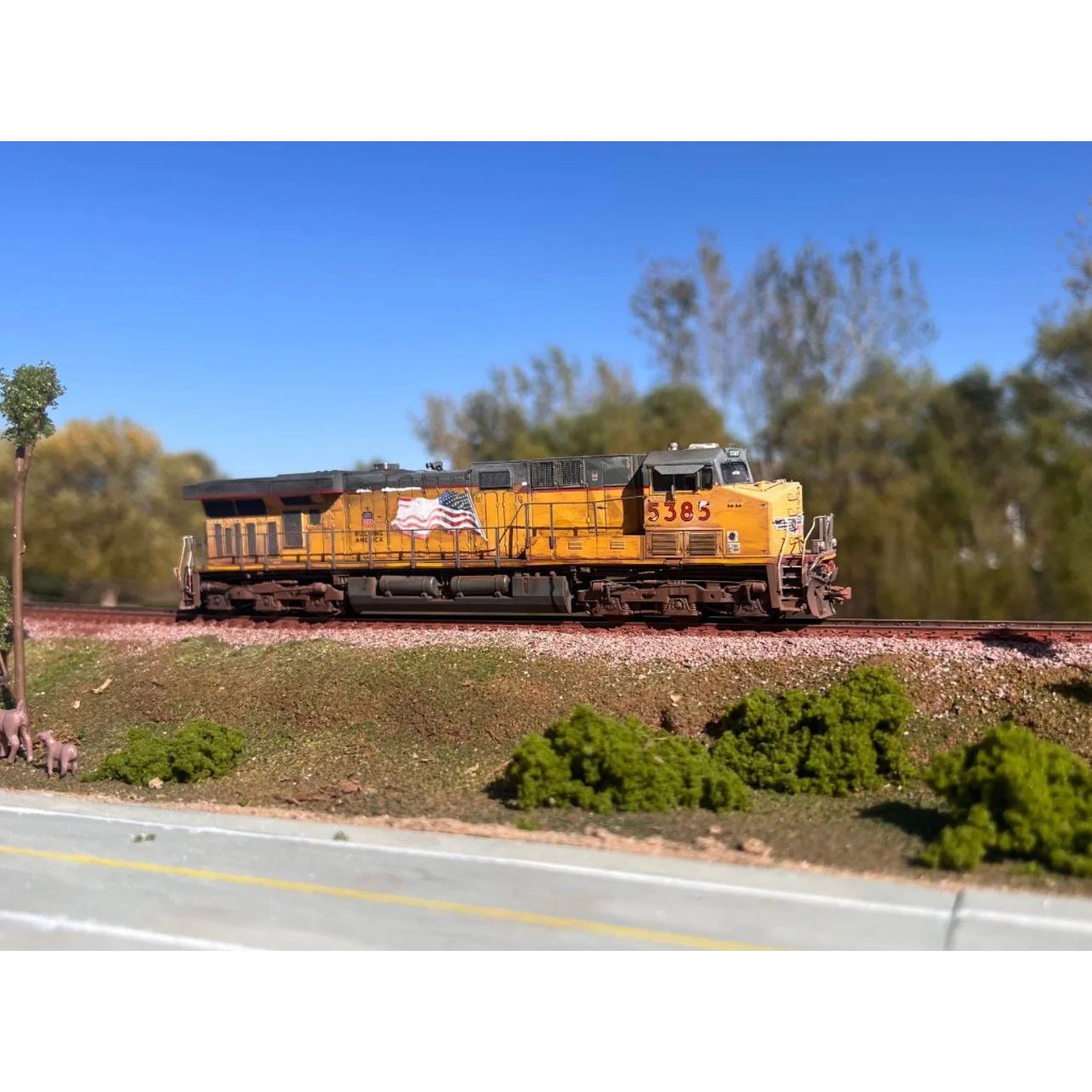 HO Athearn Genesis ES44 UP. ESU LOKSOUND
