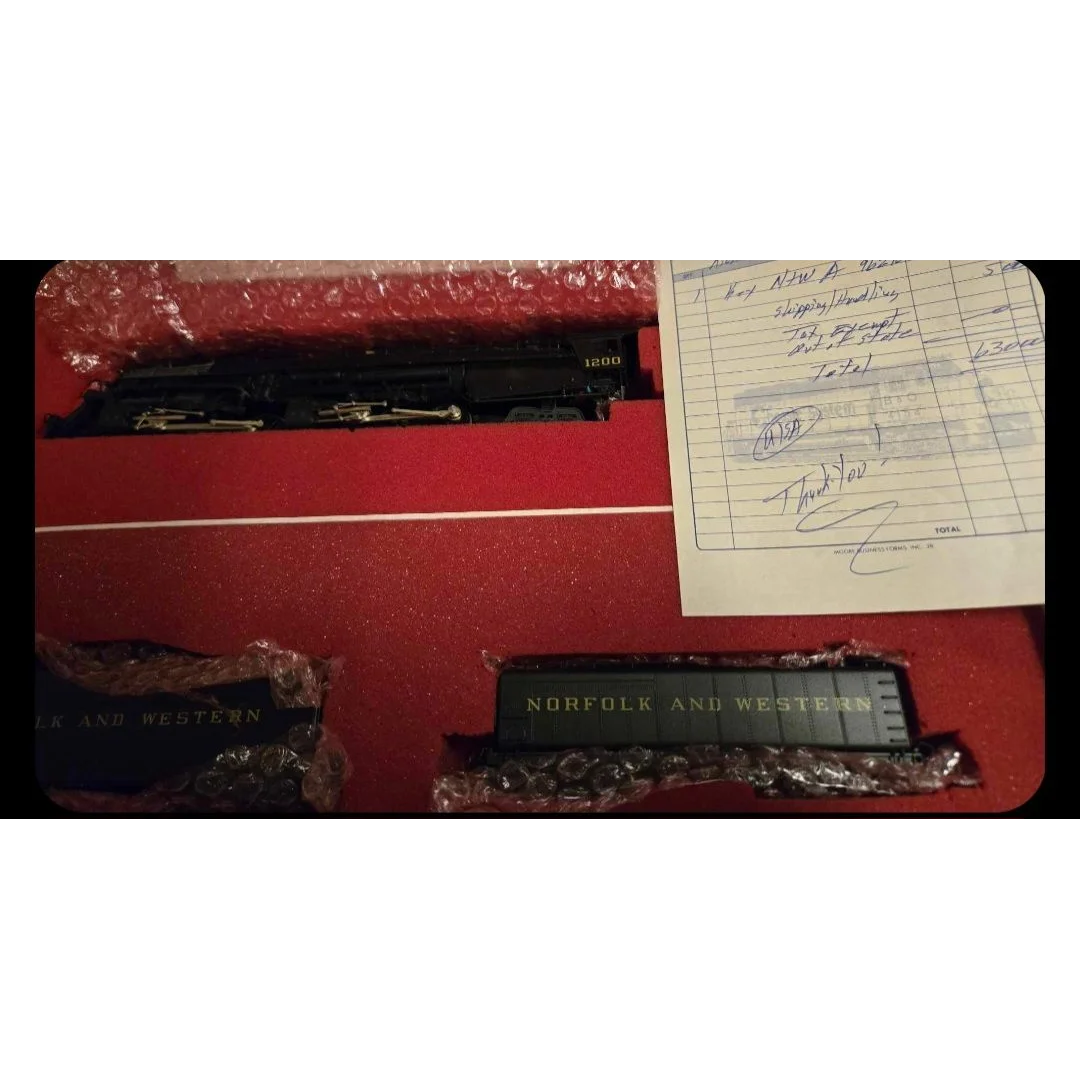 Selling lot of 2 locomotive sets — photo 4