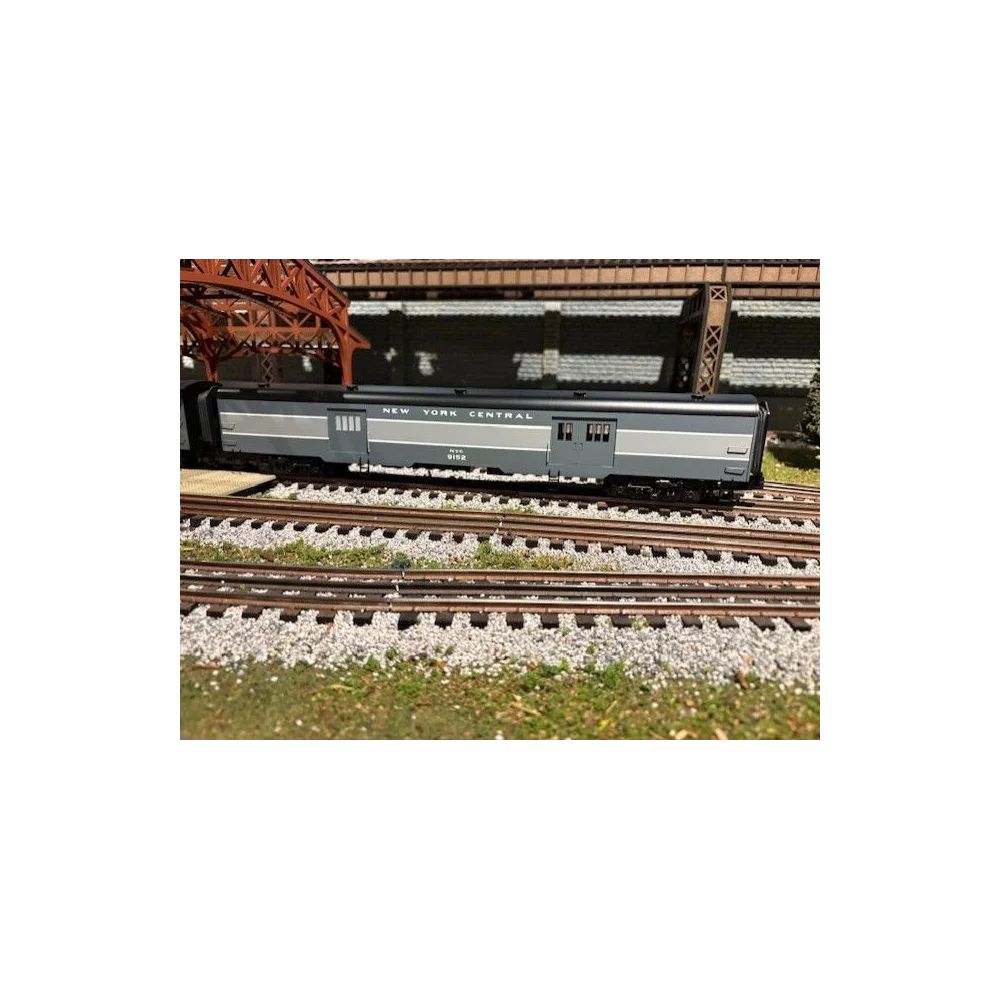 MUST-HAVE 2 NYC BAGGAGE CARS FOR CRACK NYC PASSENGER TRAINS 21" 2-PACK UNOPENED — photo 5