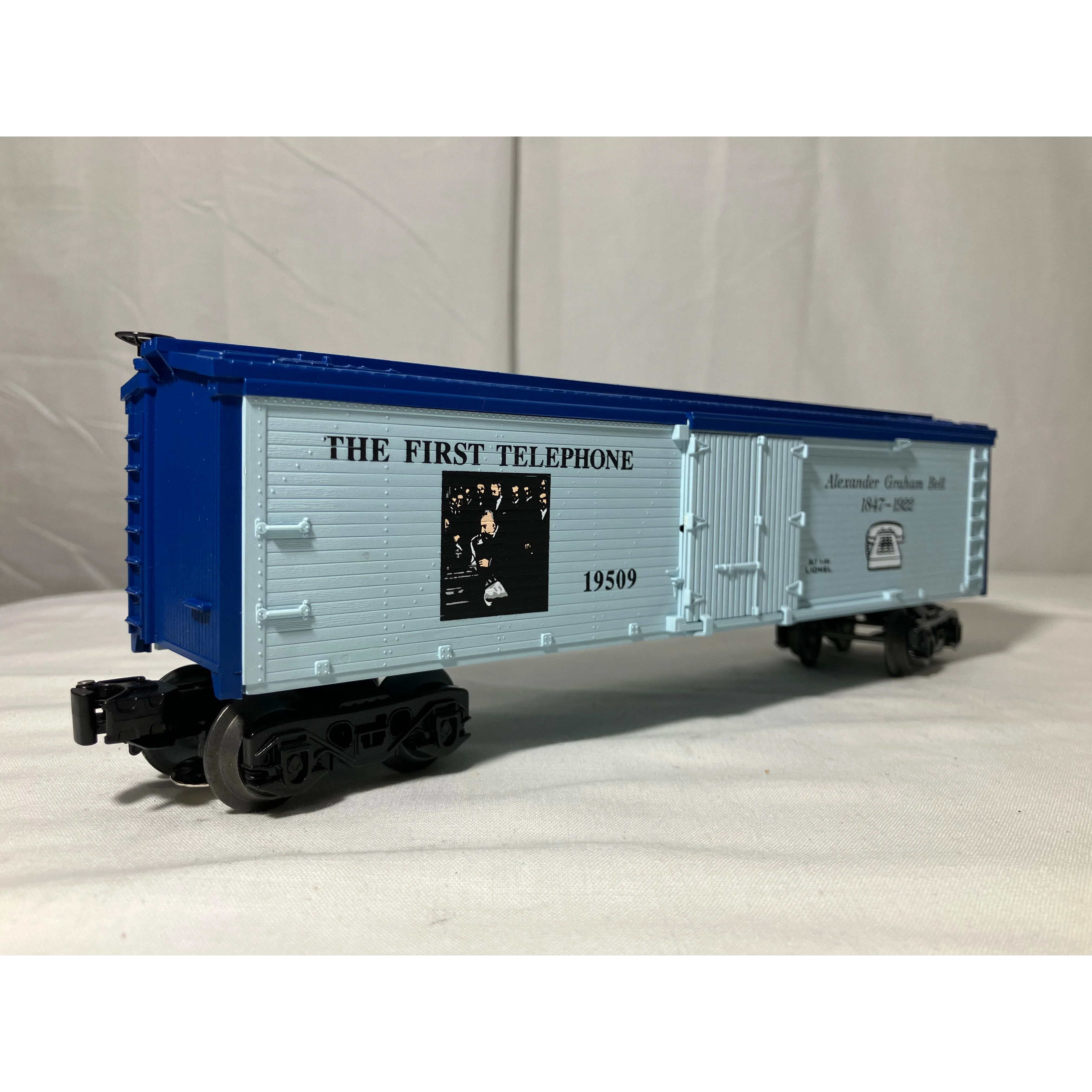Lionel 6-19509 O Scale 3 rail reefer honoring Alexander Graham Bell