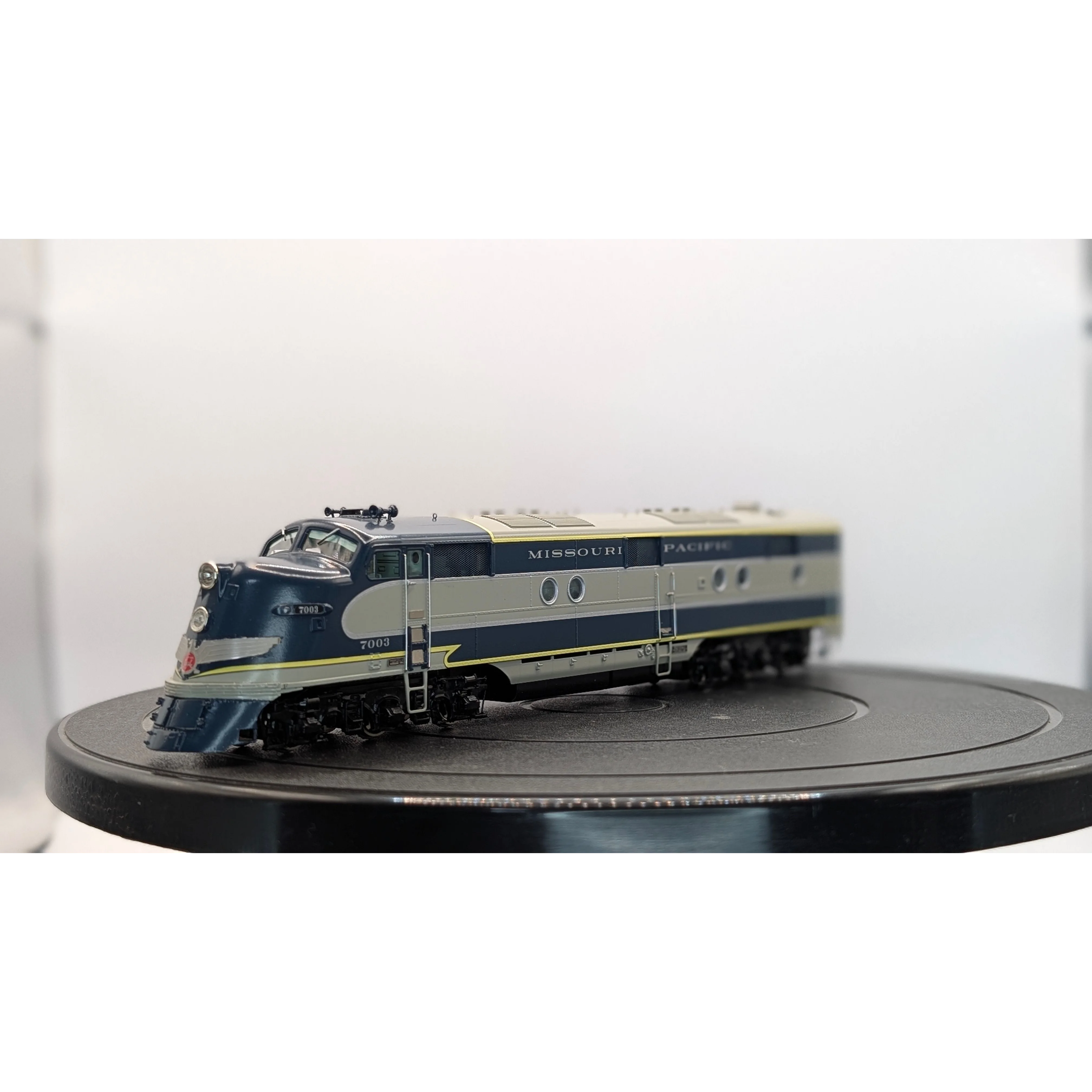 Union Terminal Imports HO Brass Missouri Pacific E6A/E6B Diesel Set — photo 2