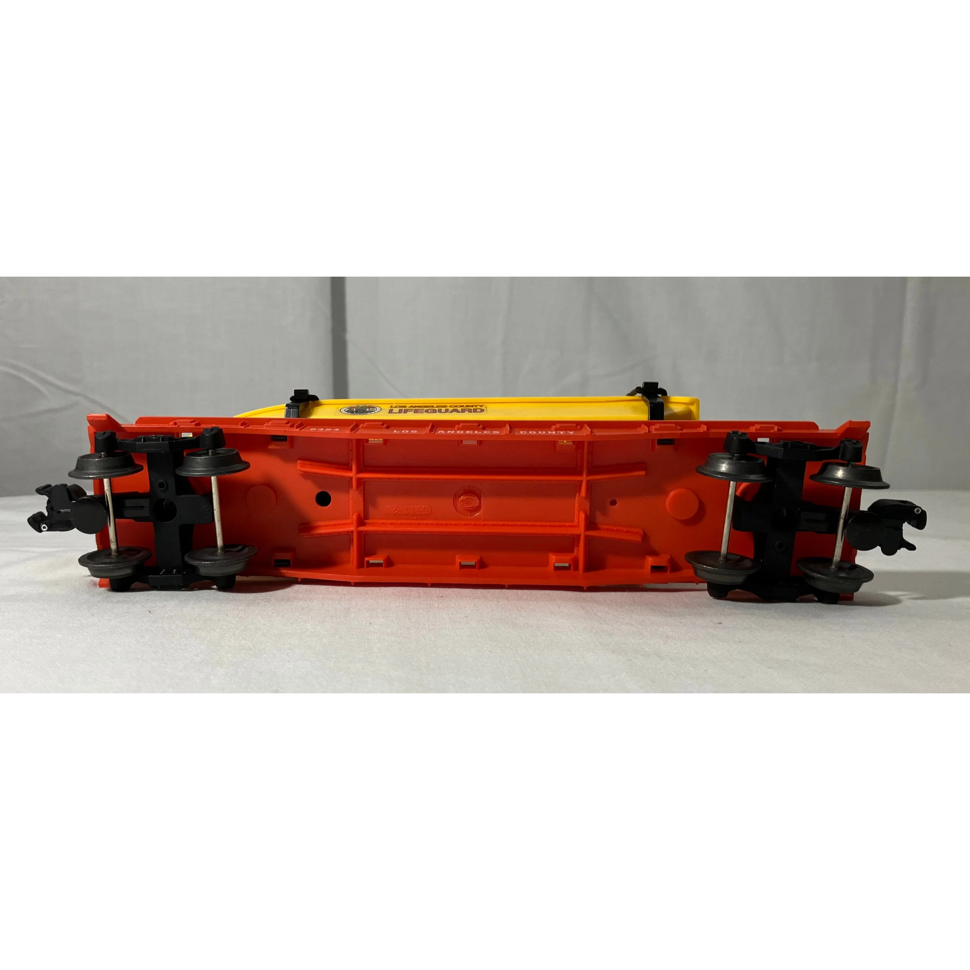 Lionel 6-16970 O scale 3 rail L.A. County flatcar with motorized speedboat — photo 5