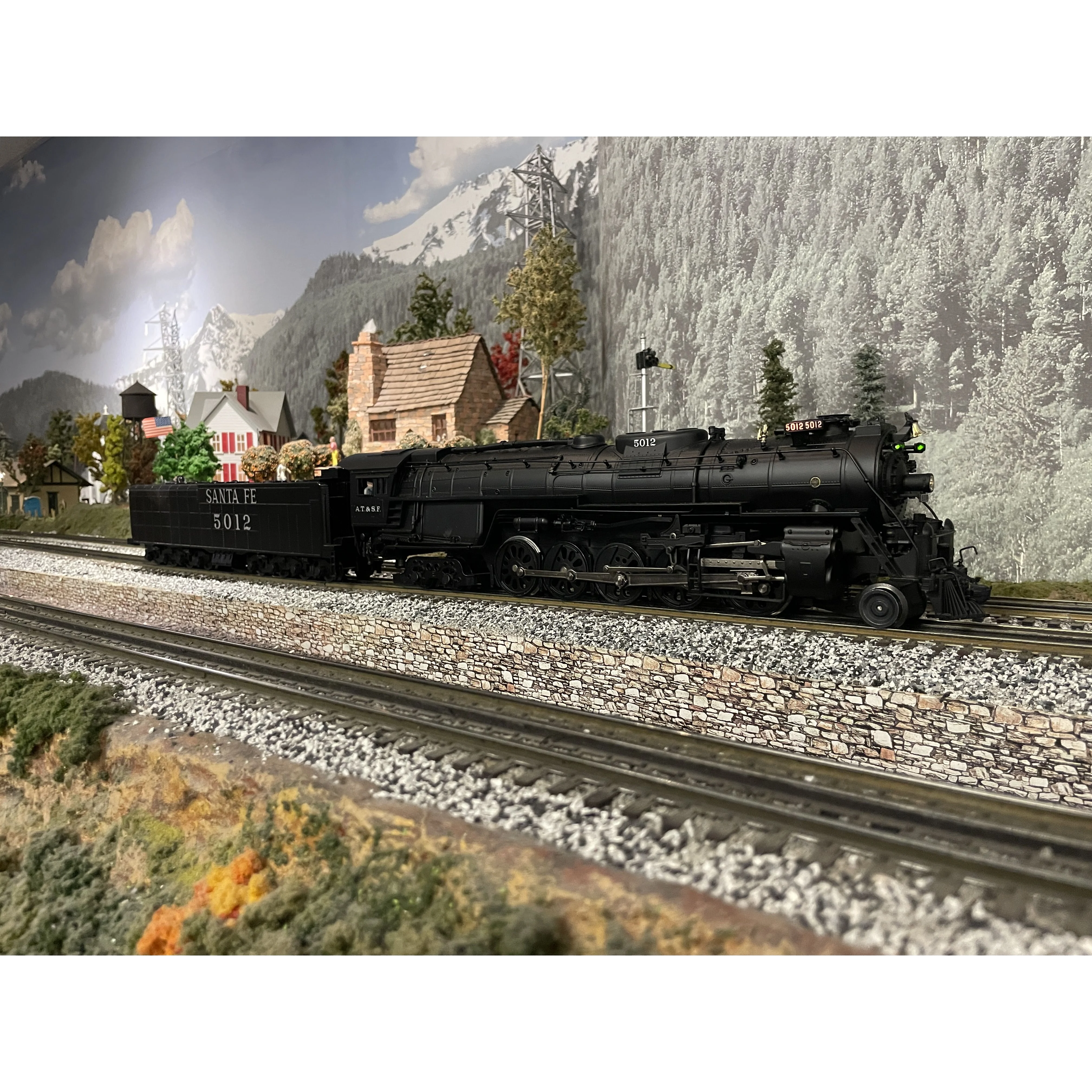 MTH Premier Santa Fe 2-10-4 20-3056-1