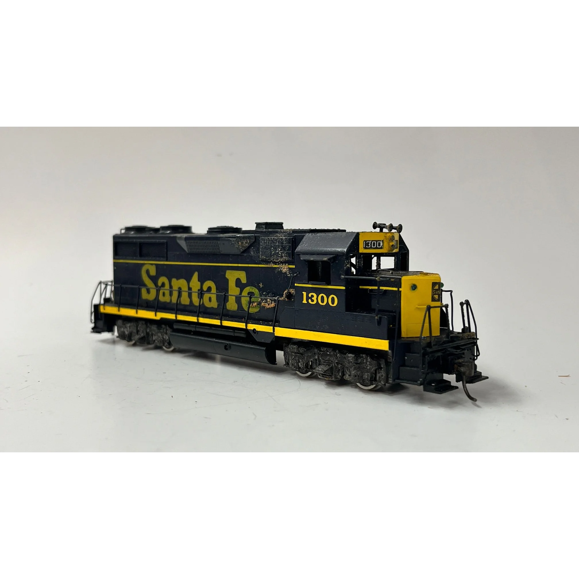 Tenshodo Santa Fe GP-35, HO Scale Brass Diesel — photo 2