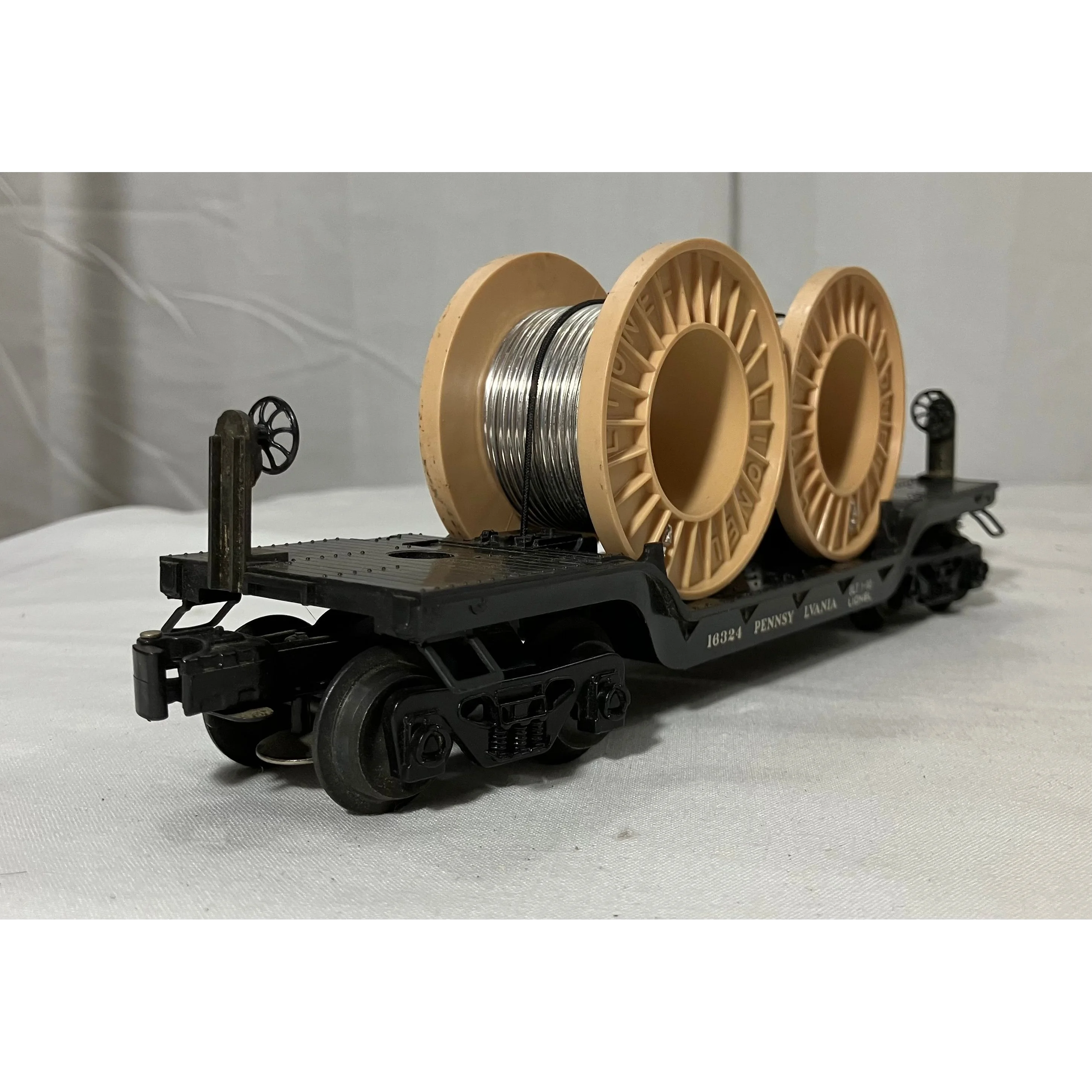 Lionel 6-16324 O scale 3 rail depressed flat car with cable reels Pennsylvania RR