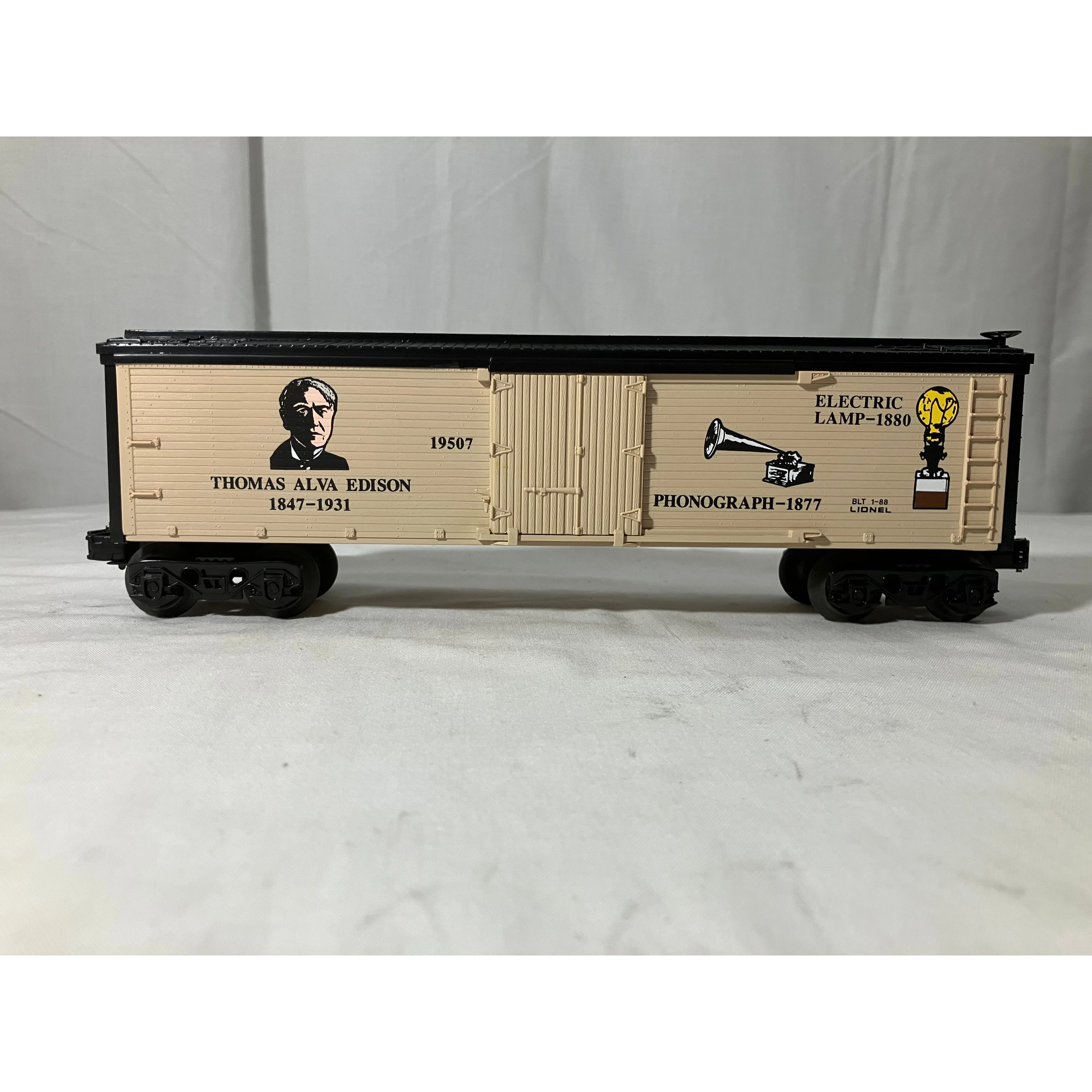 Lionel 6-19507 O scale 3 rail reefer honoring Thomas Edison — photo 3