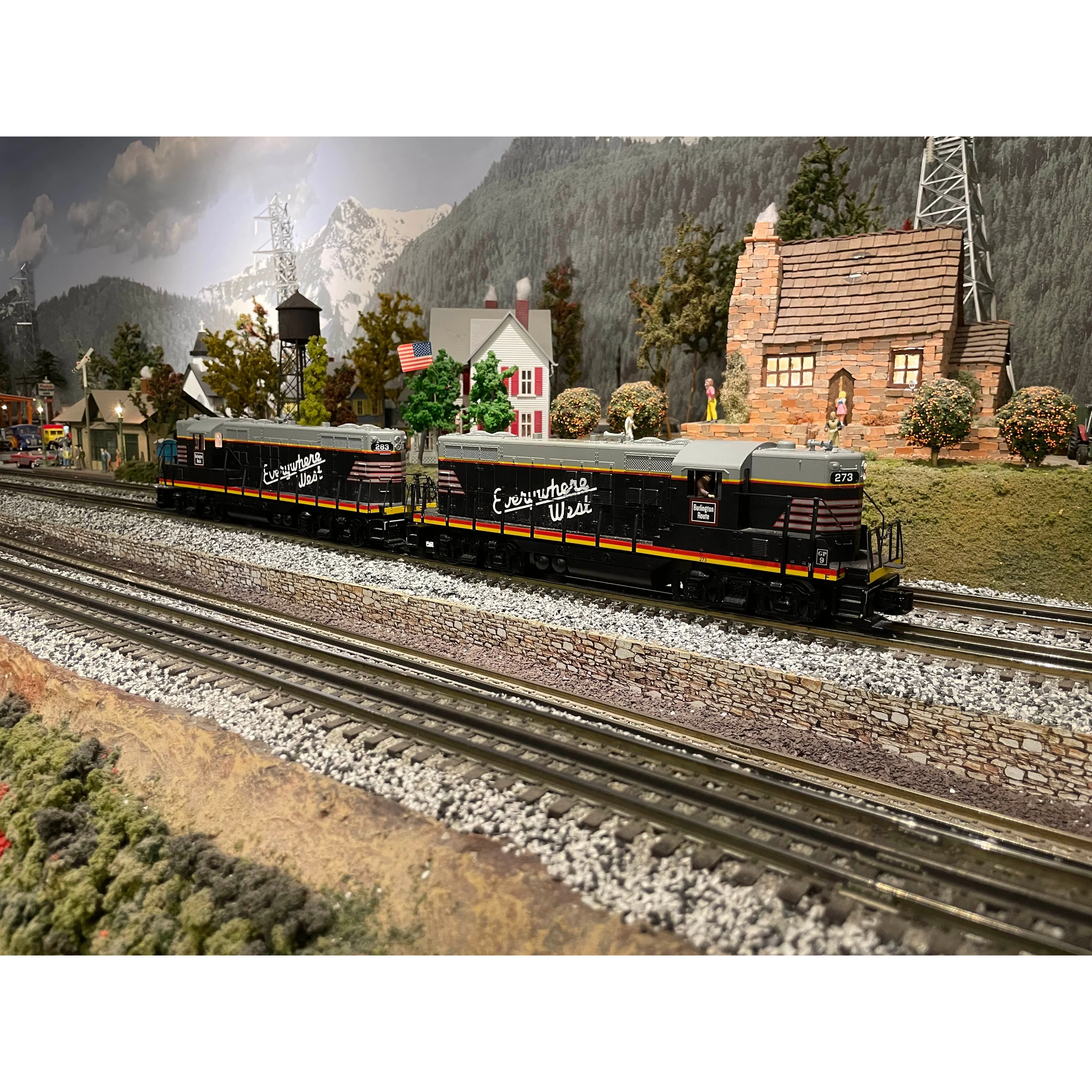 MTH Railking Scale CB&Q GP9 Powered and Unpowered PS2 5V BCR 30-2314-1,-4 — photo 2