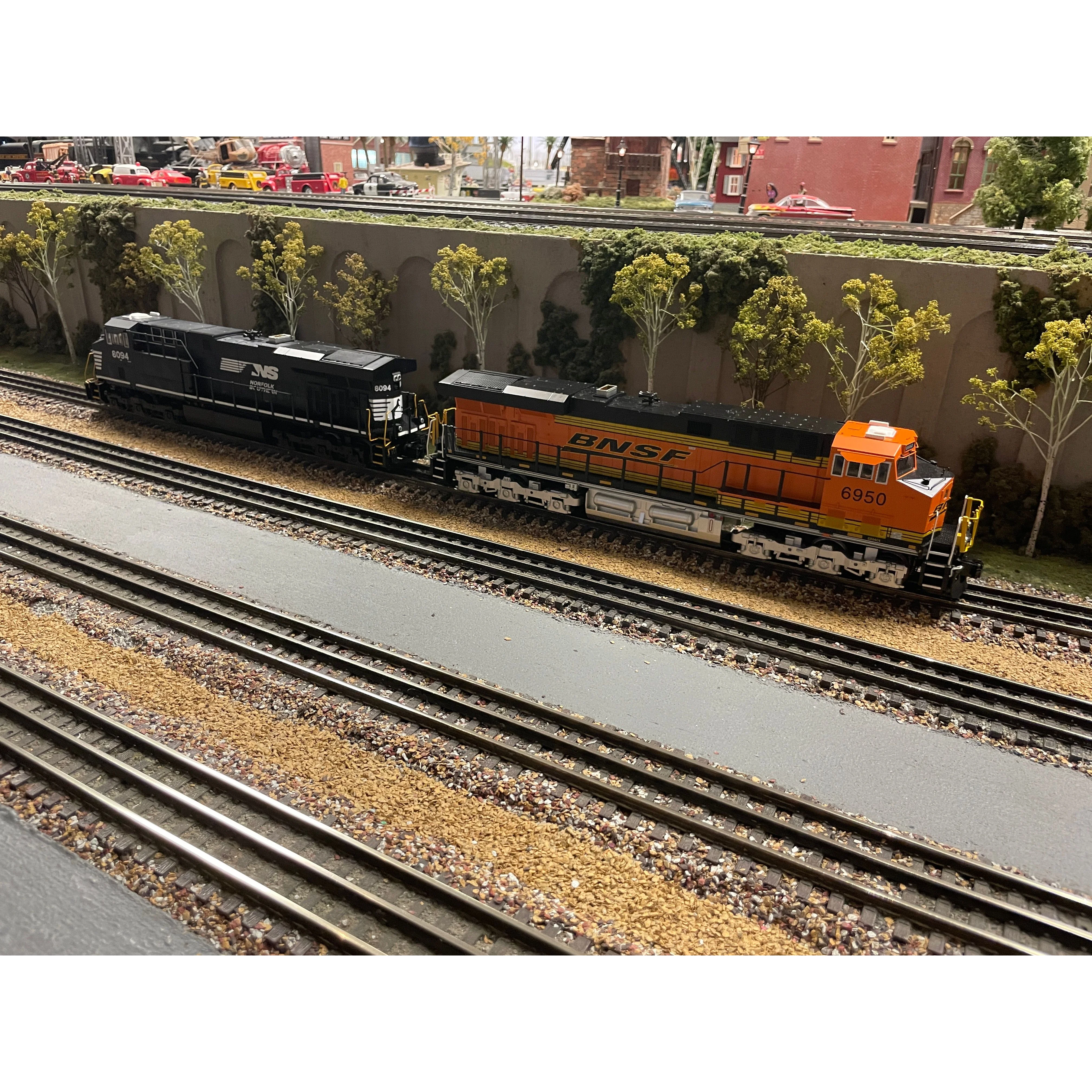 30-20365-1 MTH Railking Imperial ES44C4 BNSF 6950