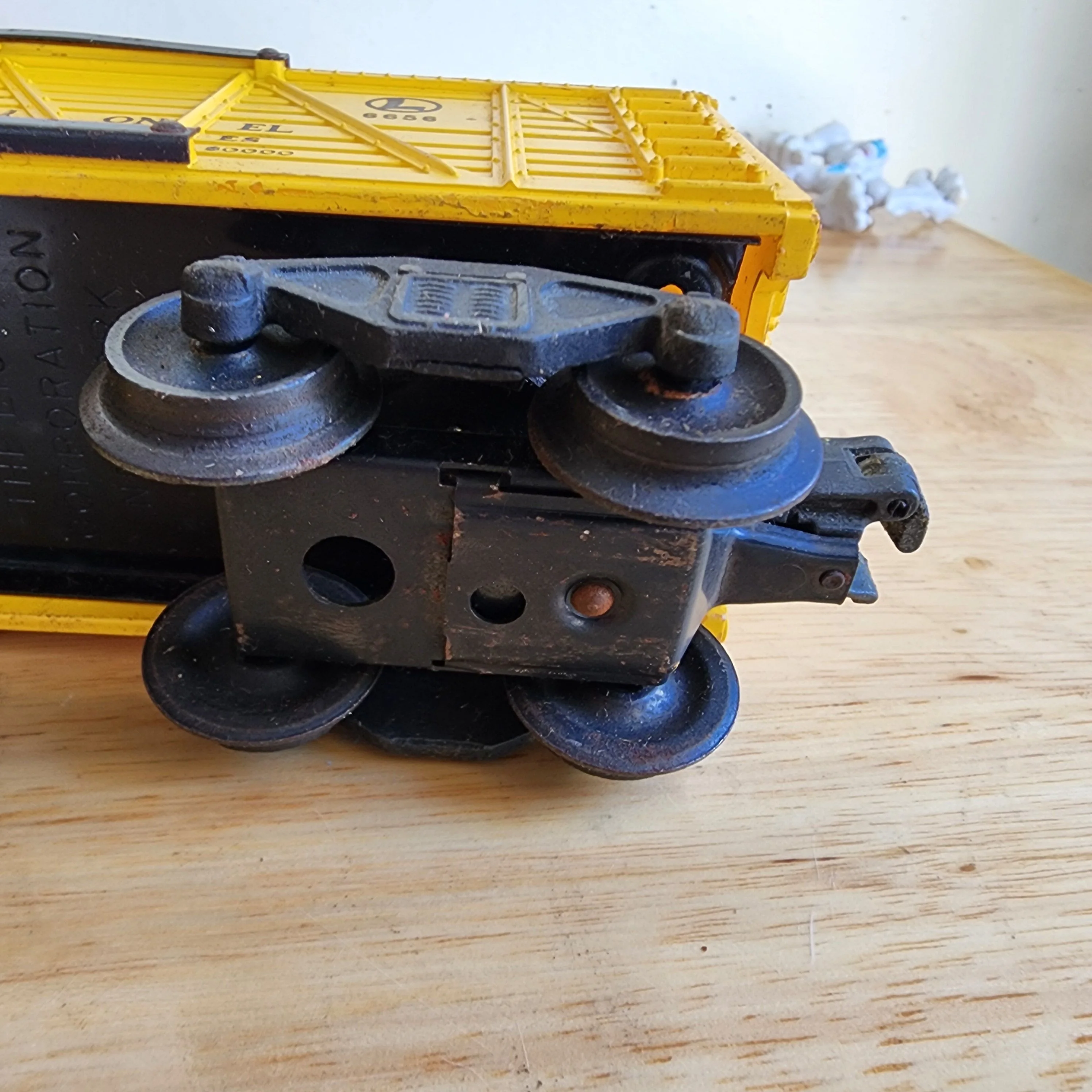 2 Cars - Lionel Union Pacific Derrick / Crane Car 6-9235 & Lionel 6656 Stock Car — photo 12