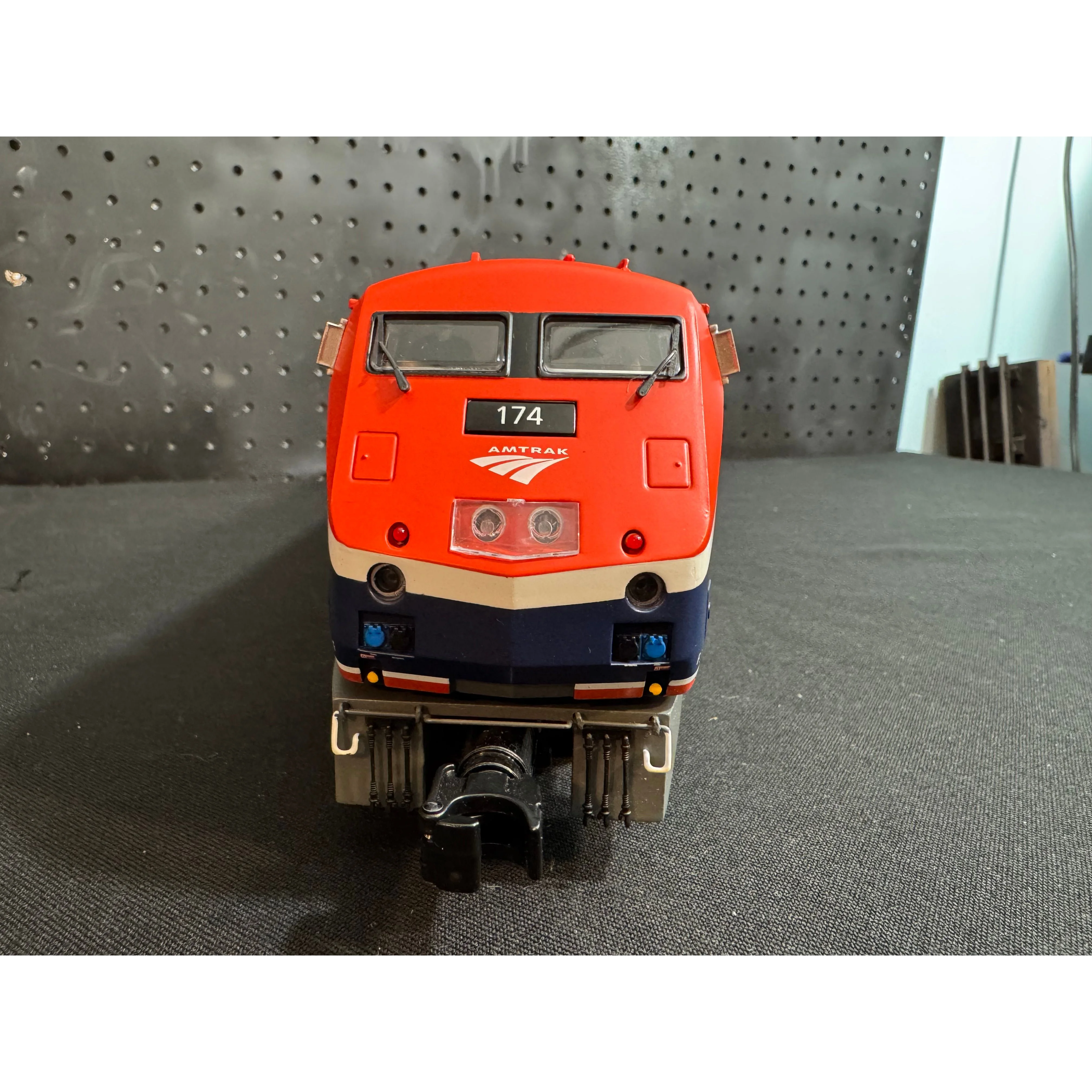Atlas O Amtrak P42 Genesis diesel 3 rail phase 7 - Image 4