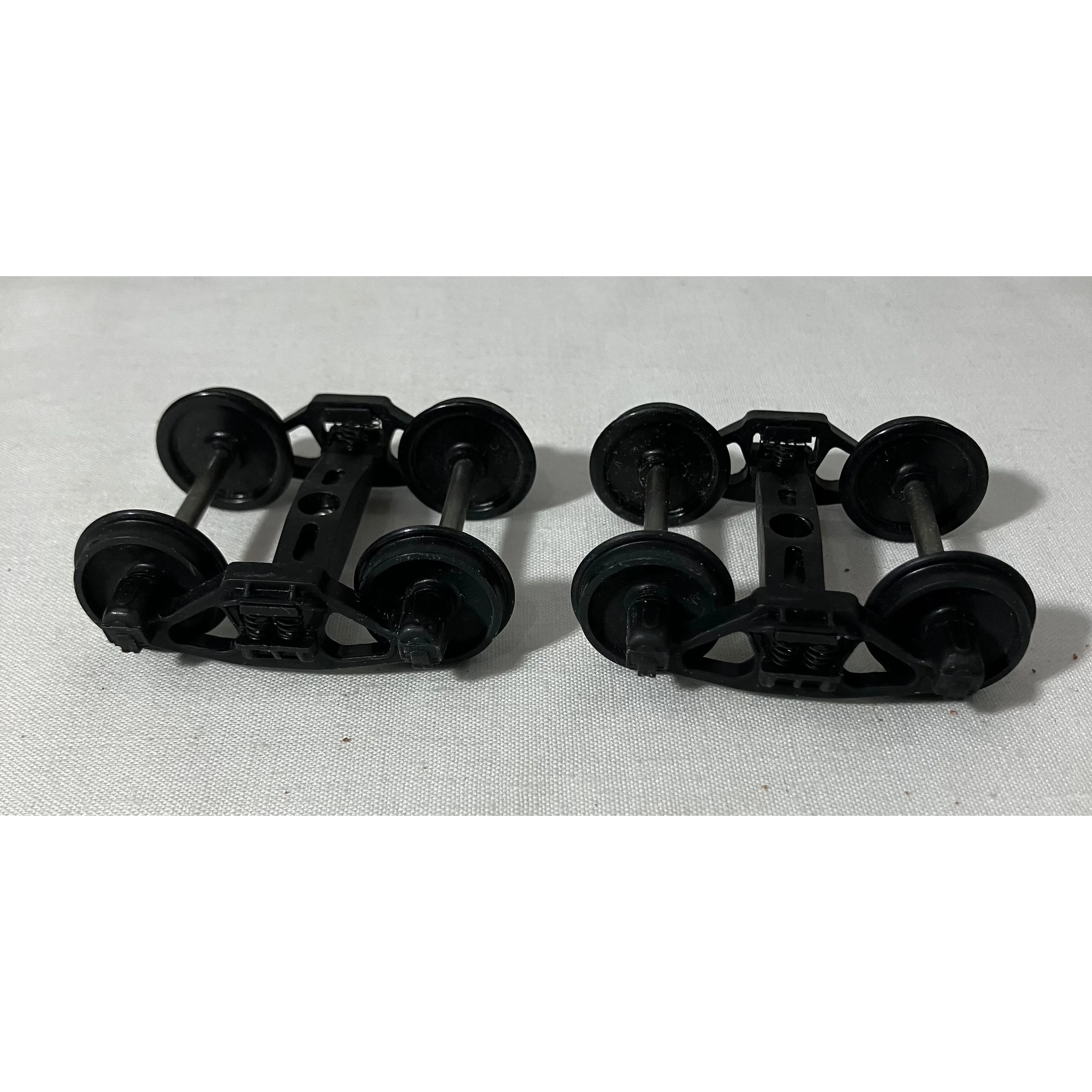 O scale two rail metal trucks & couplers (2 of each) — photo 4