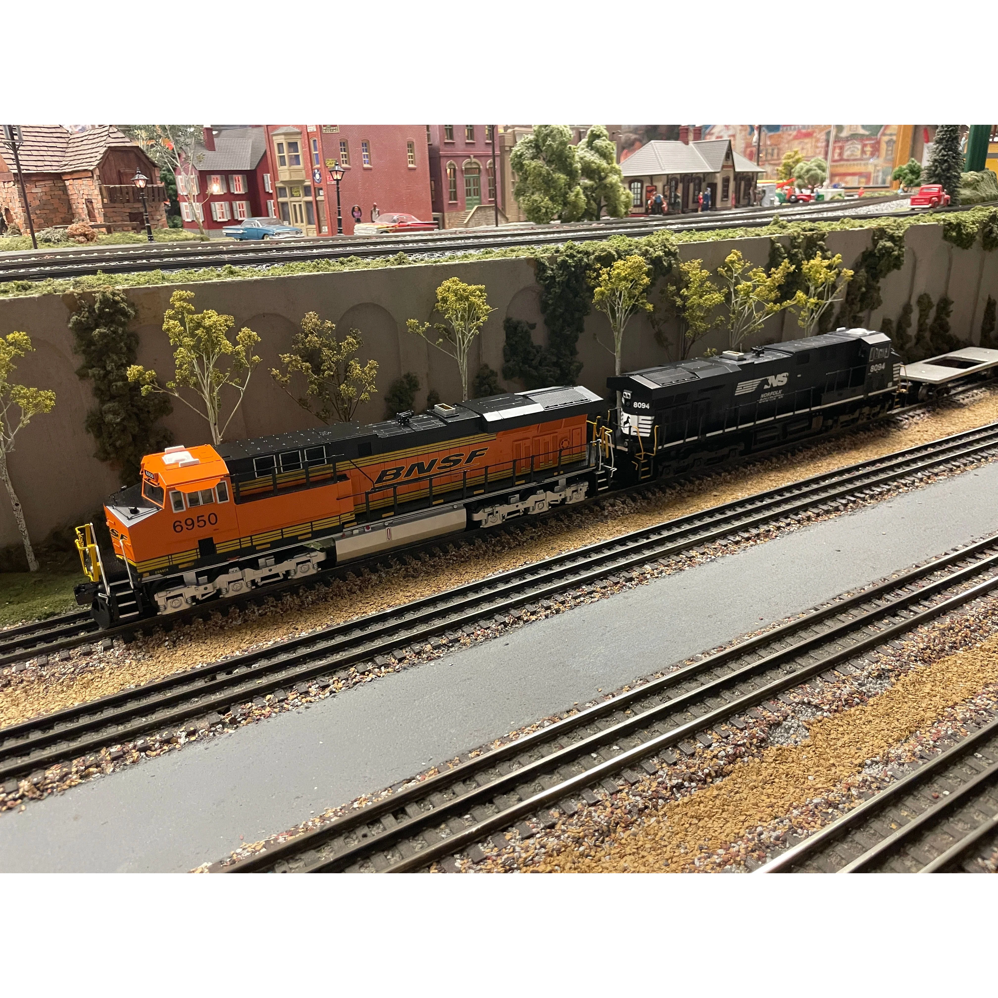 30-20365-1 MTH Railking Imperial ES44C4 BNSF 6950 — photo 2