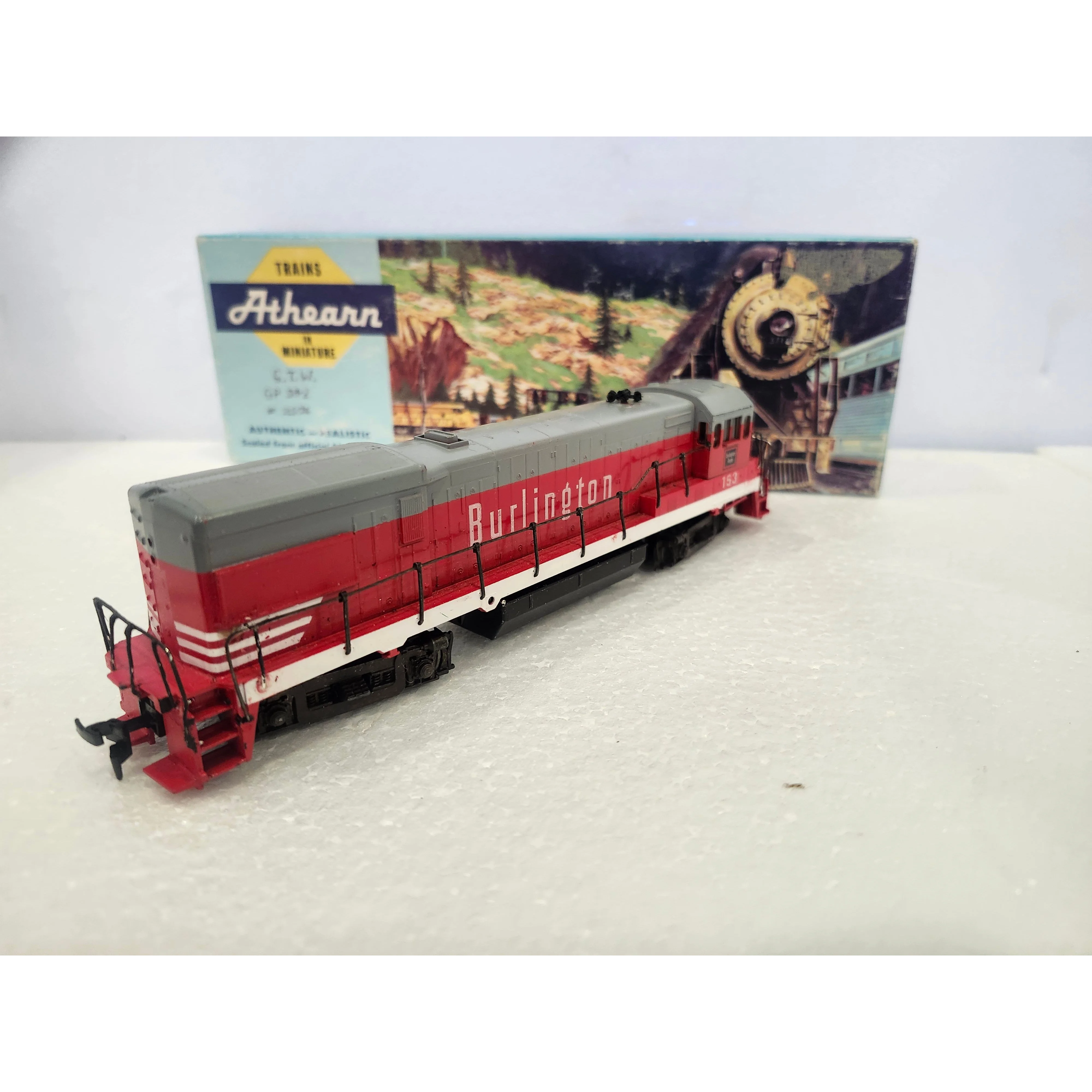 AHM 8 WHEEL HO BURLINGTON GP 30 LOCOTOMIVE — photo 7
