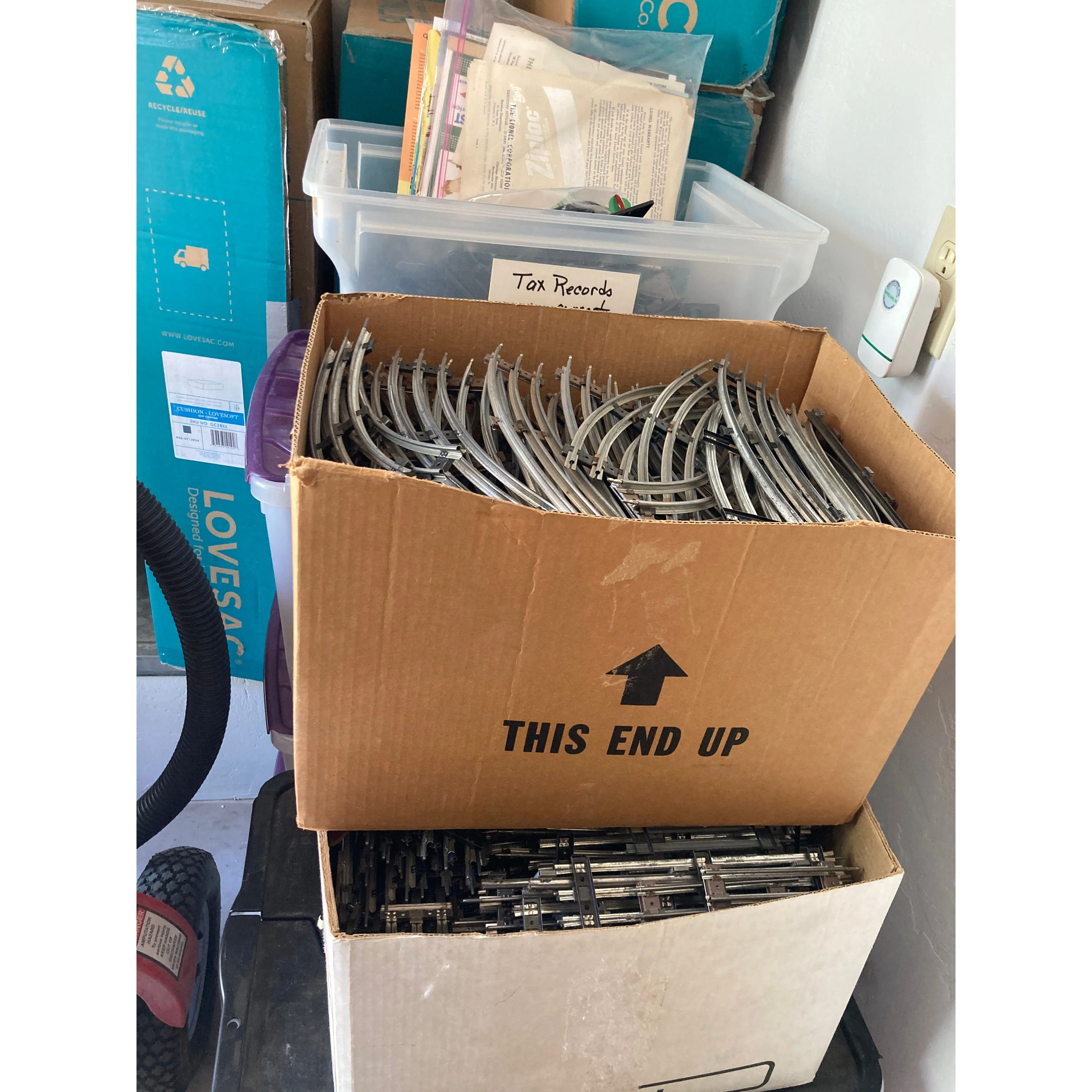 Lot of O Gauge trains and accessories. — photo 3