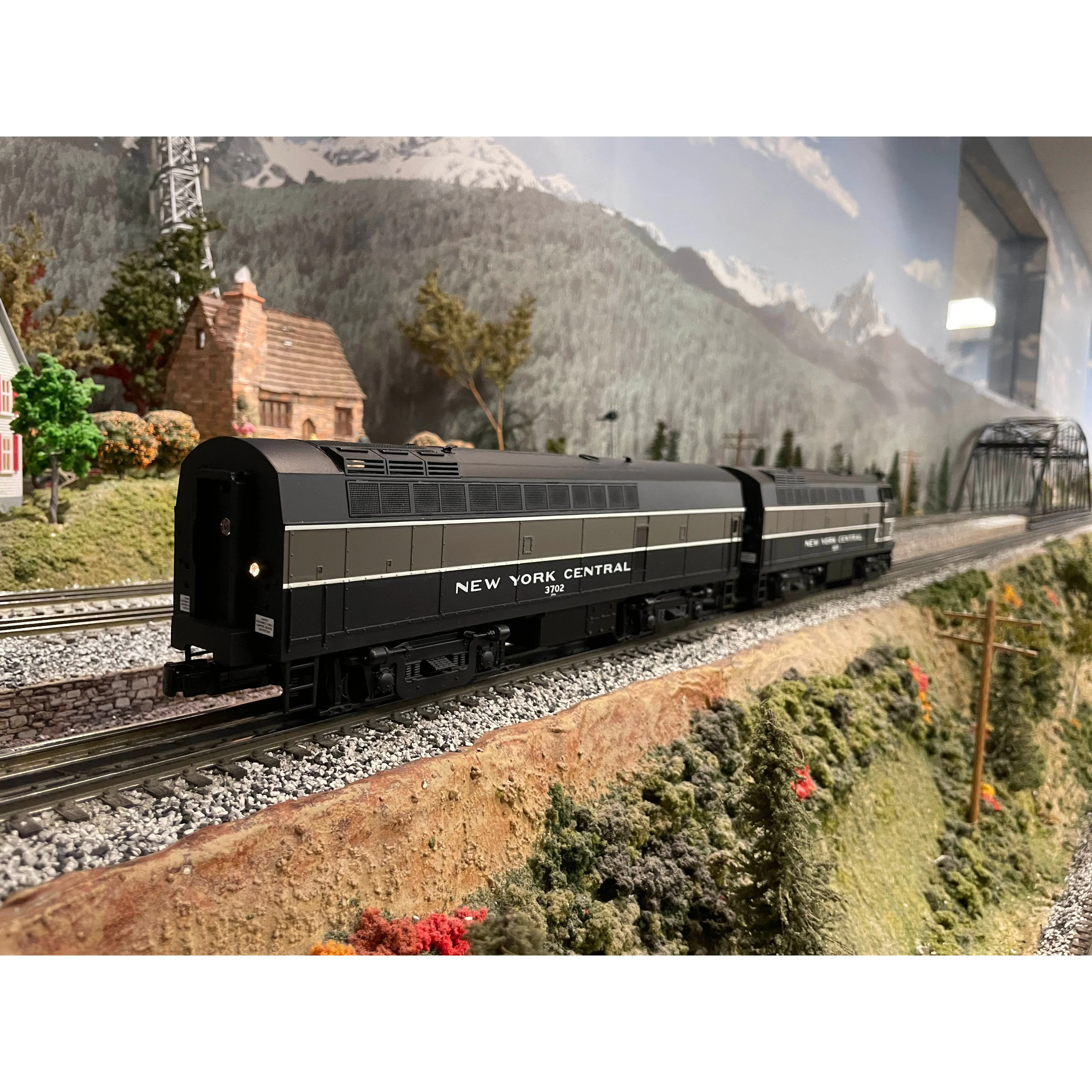 MTH Premier New York Central Baldwin Sharknose AB PS2 5V BCR — photo 2