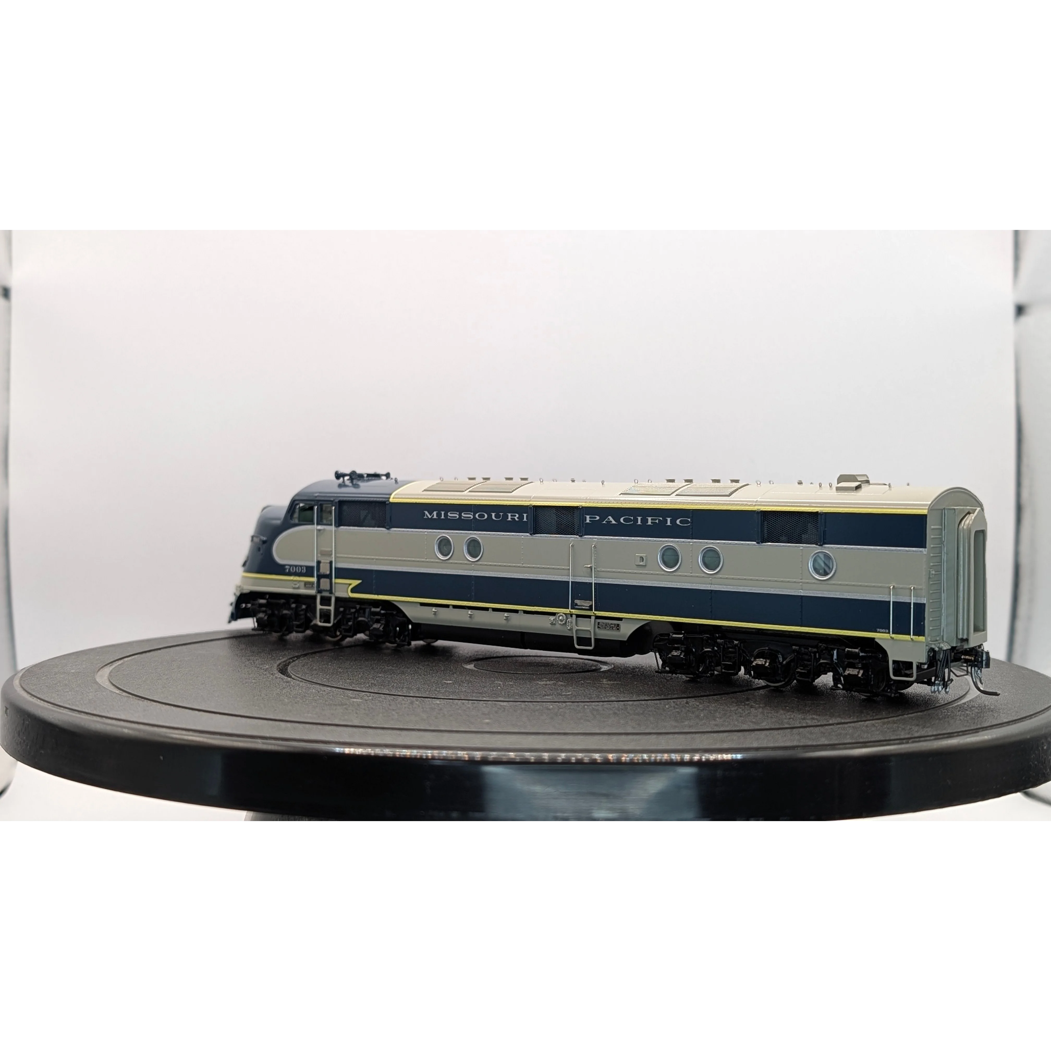 Union Terminal Imports HO Brass Missouri Pacific E6A/E6B Diesel Set — photo 3