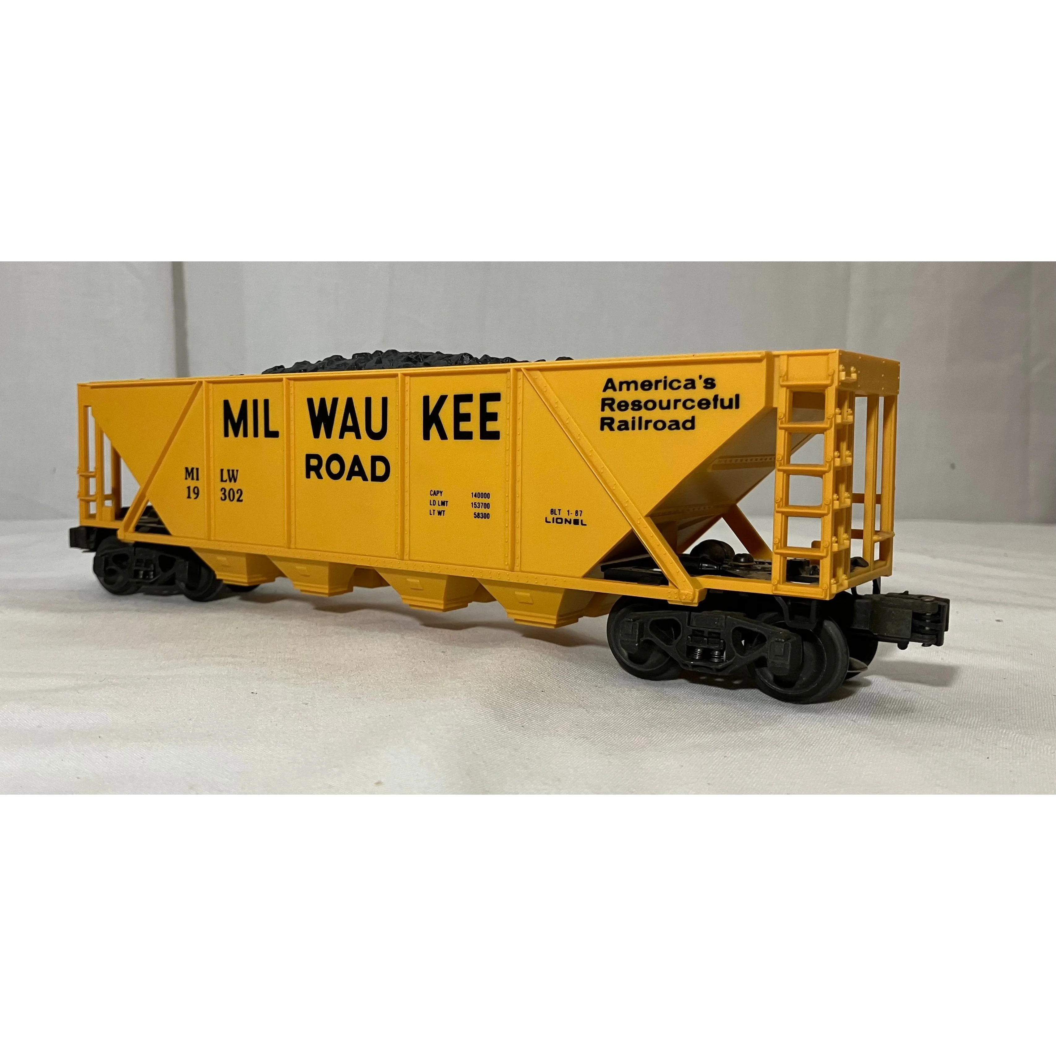 Lionel 6-19302 O scale 3 rail hopper w/coal load Milwaukee Road — photo 2