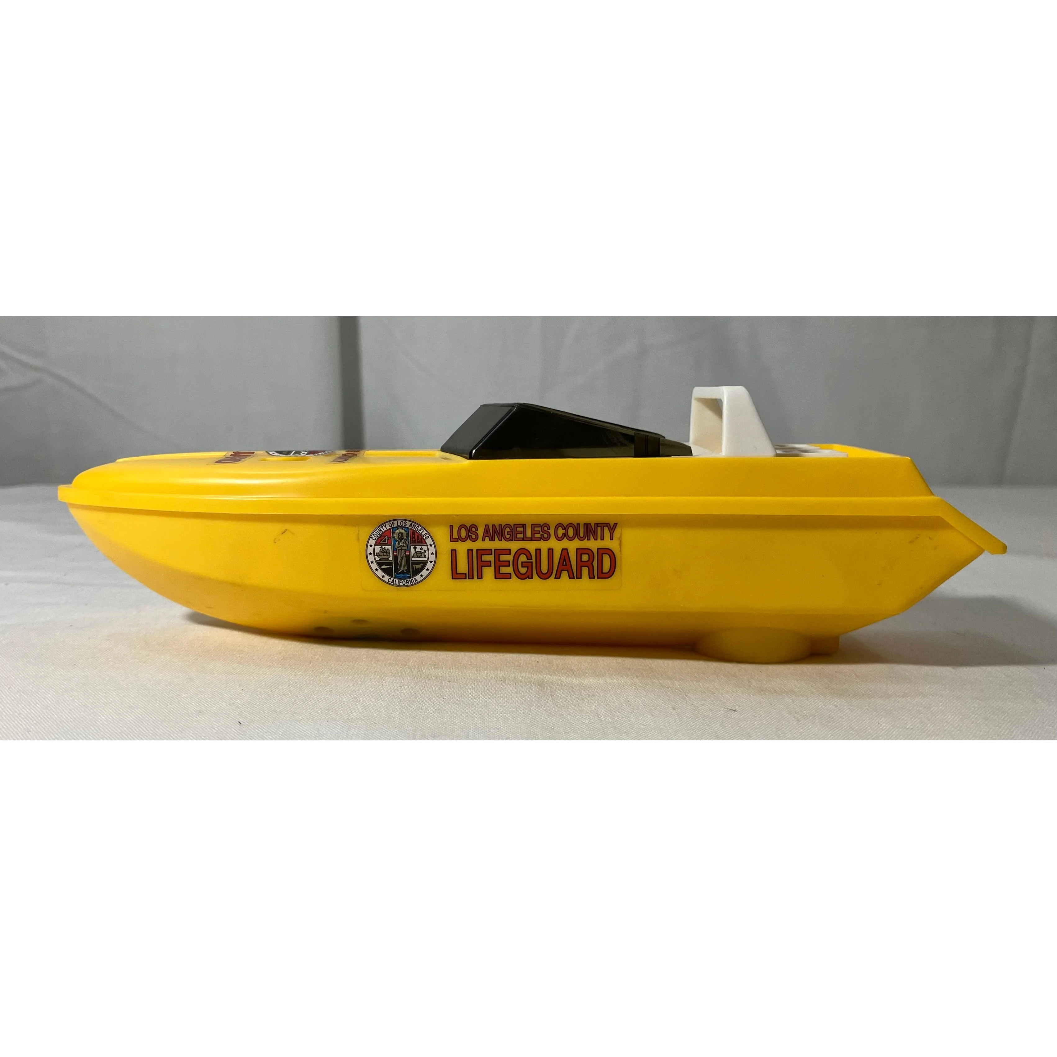Lionel 6-16970 O scale 3 rail L.A. County flatcar with motorized speedboat — photo 10