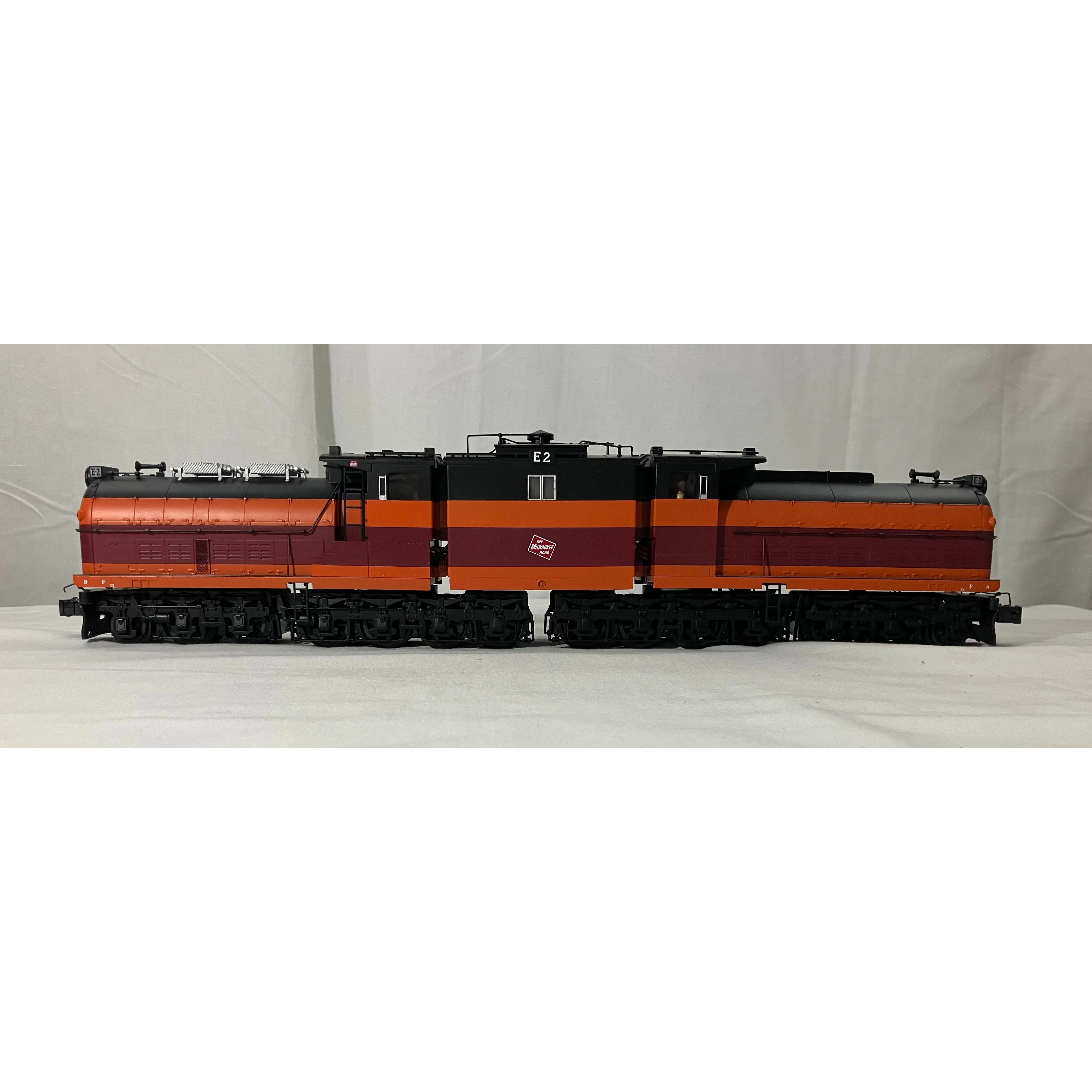 Lionel 6-18384 Milwaukee Road Bi-Polar Electric E2 — photo 5