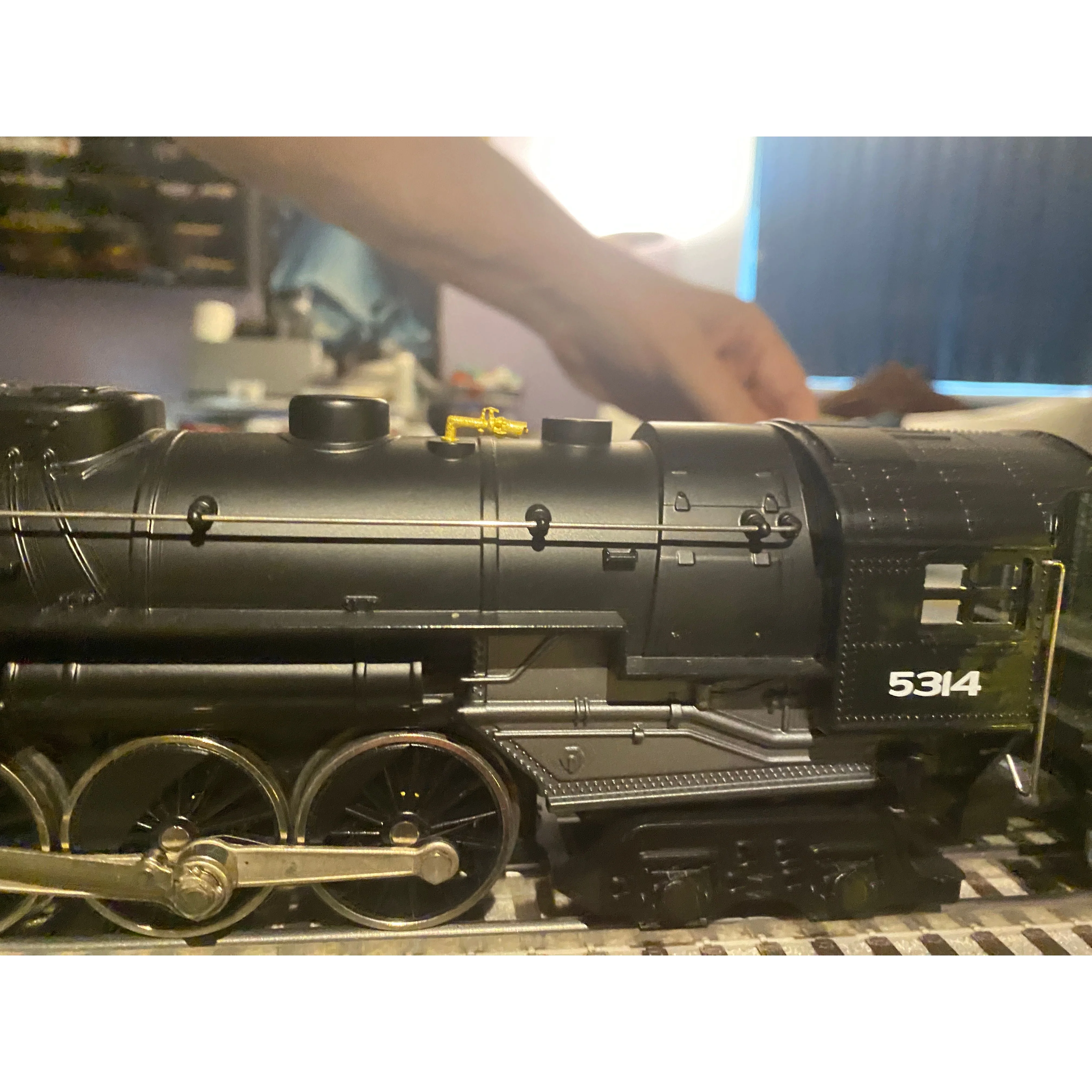Lionel LionChief Plus 2.0 New York Central Hudson Locomotive 2232010 — photo 9