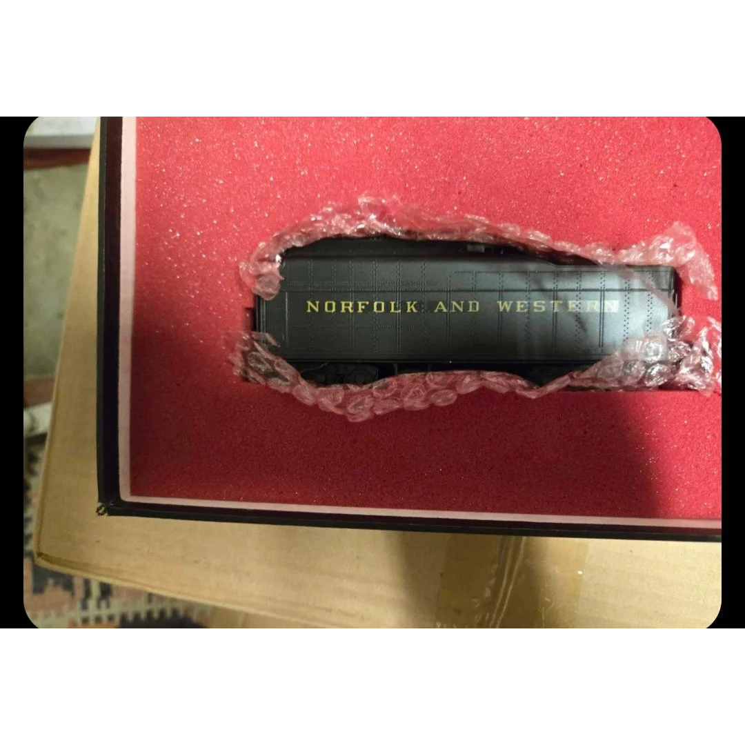 Selling lot of 2 locomotive sets — photo 3