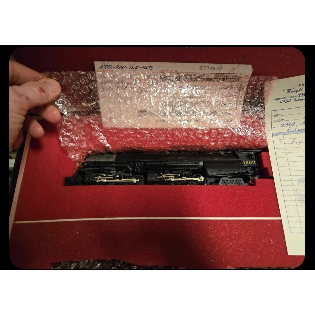 Selling lot of 2 locomotive sets — photo 2