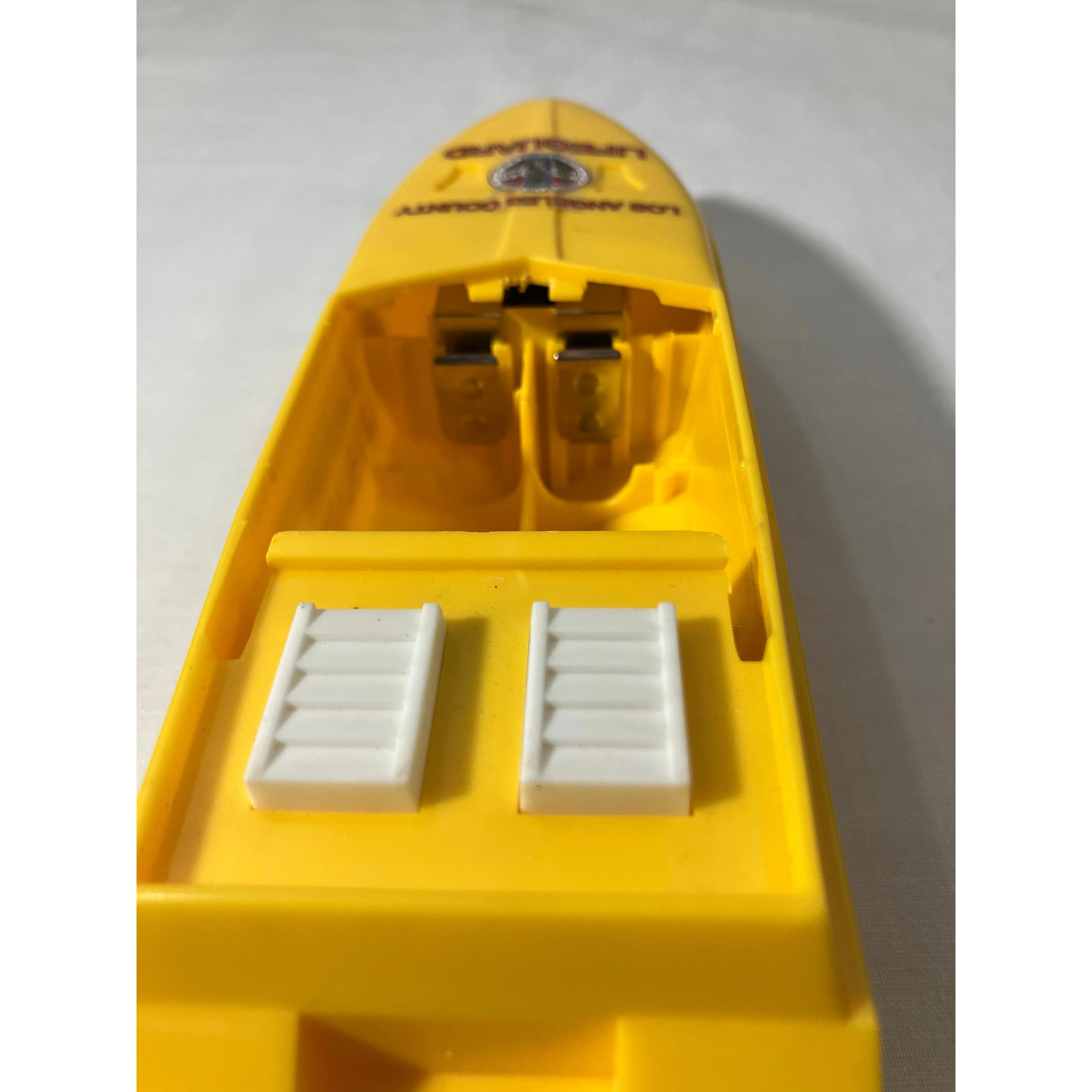 Lionel 6-16970 O scale 3 rail L.A. County flatcar with motorized speedboat — photo 11