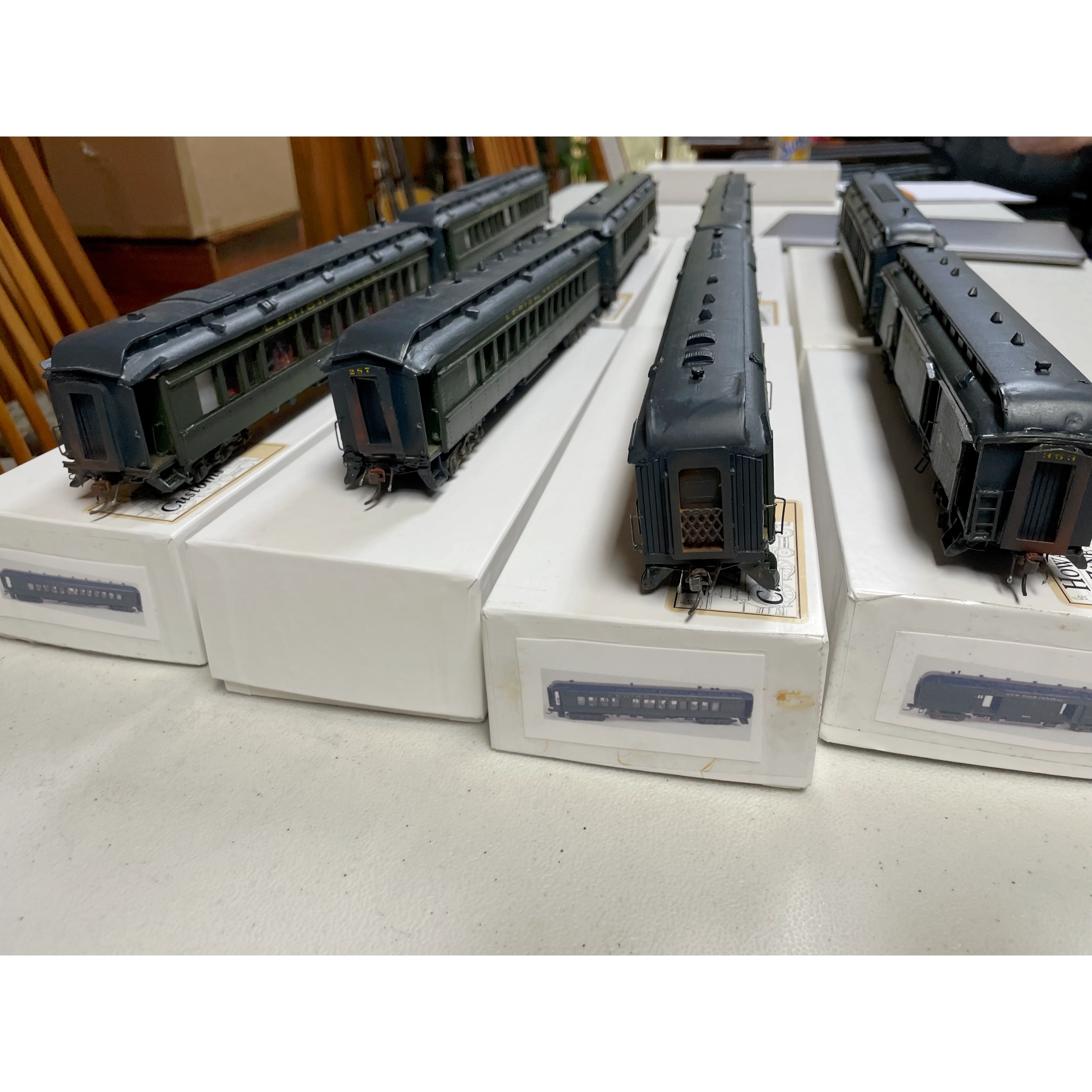 HO 1/87 8-Car Lehigh Valley Heavyweight Custom Wood Built Passenger set Full Interior — photo 11