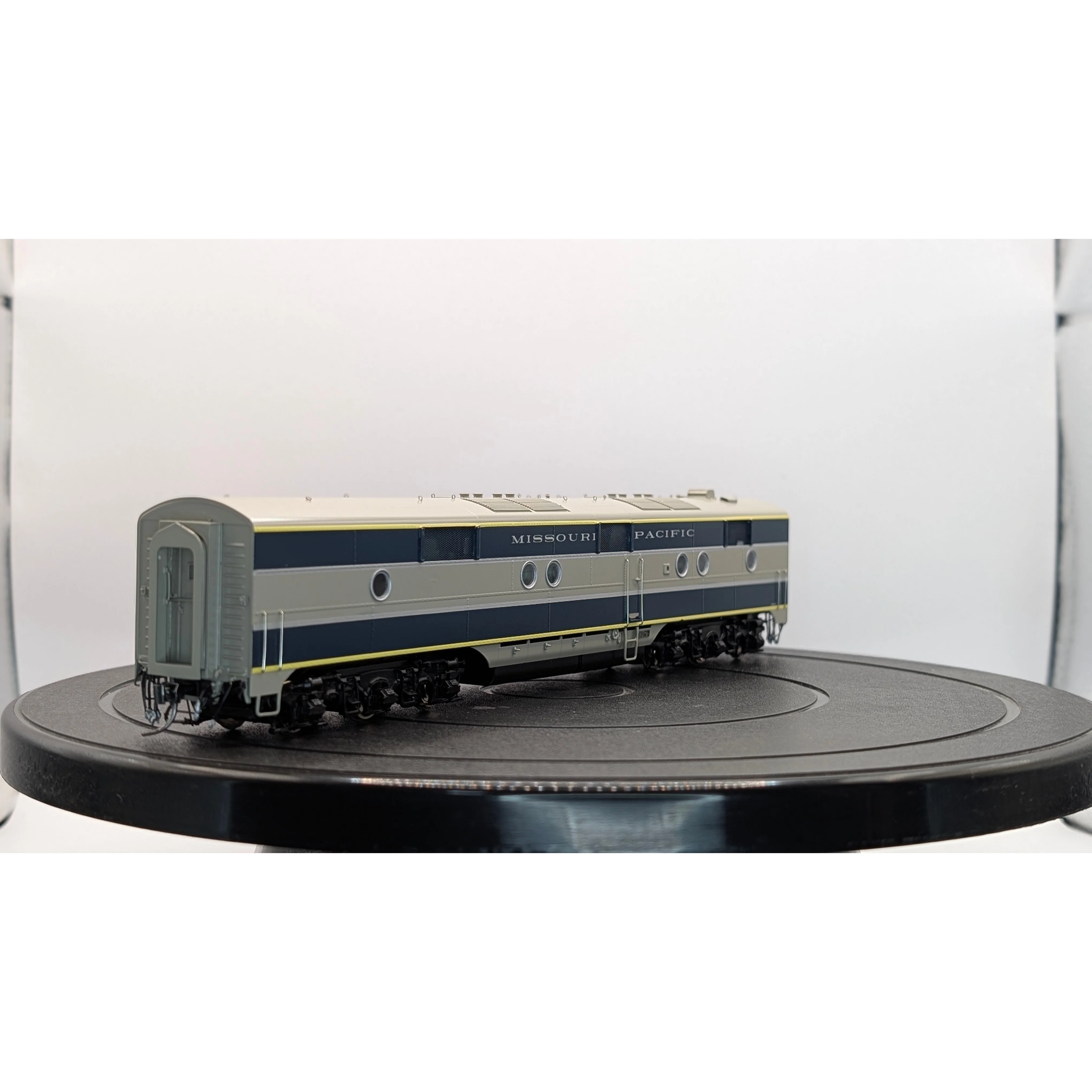 Union Terminal Imports HO Brass Missouri Pacific E6A/E6B Diesel Set — photo 6