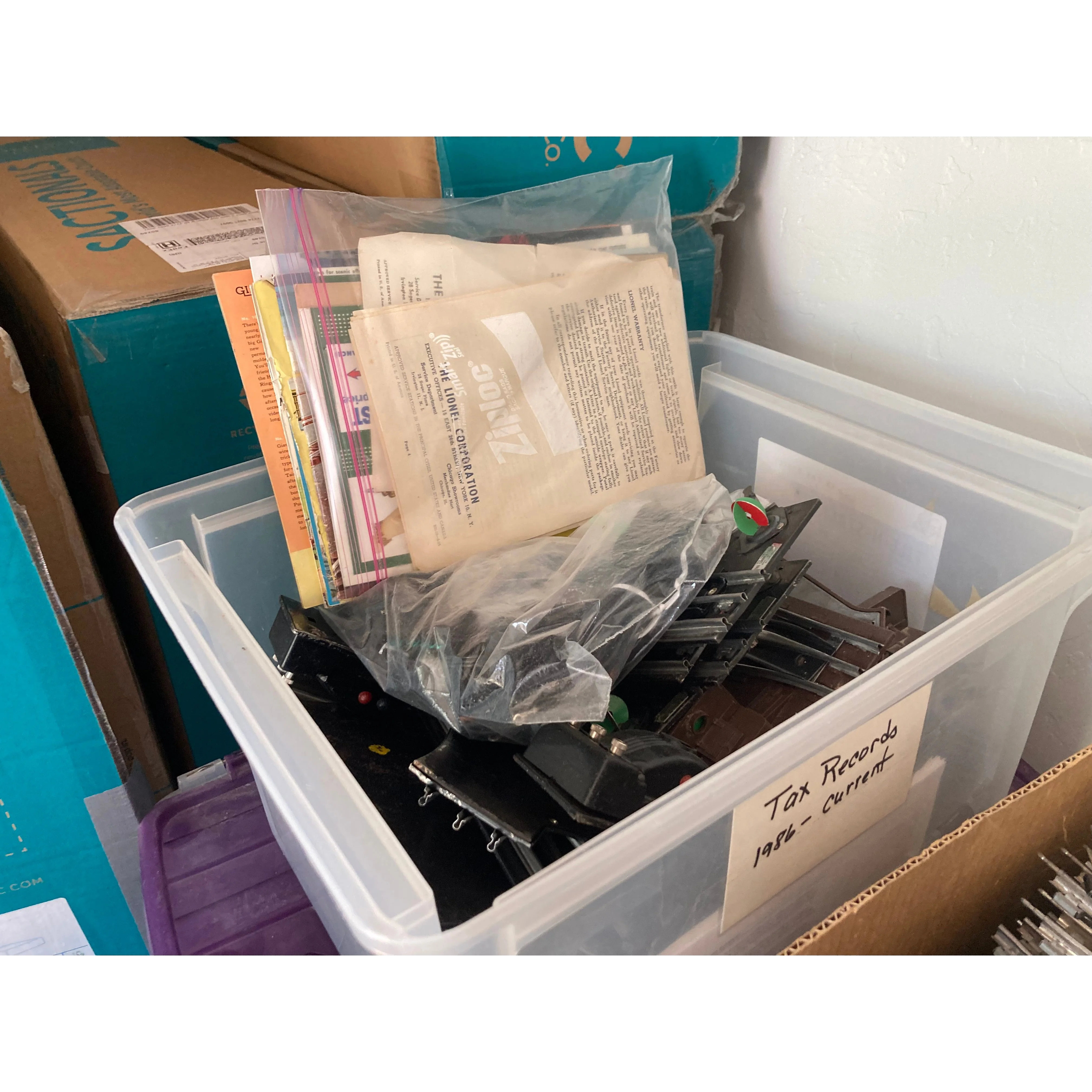 Lot of O Gauge trains and accessories. — photo 4