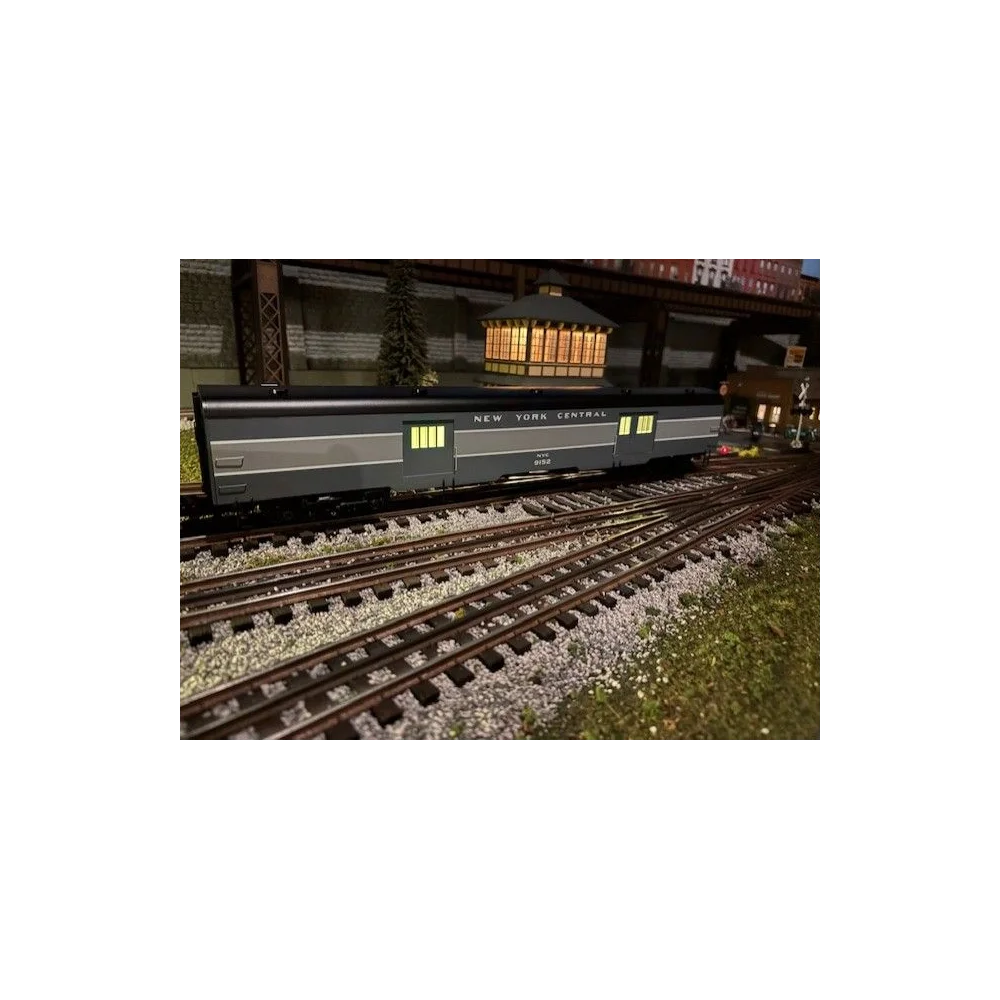 MUST-HAVE 2 NYC BAGGAGE CARS FOR CRACK NYC PASSENGER TRAINS 21" 2-PACK UNOPENED — photo 3