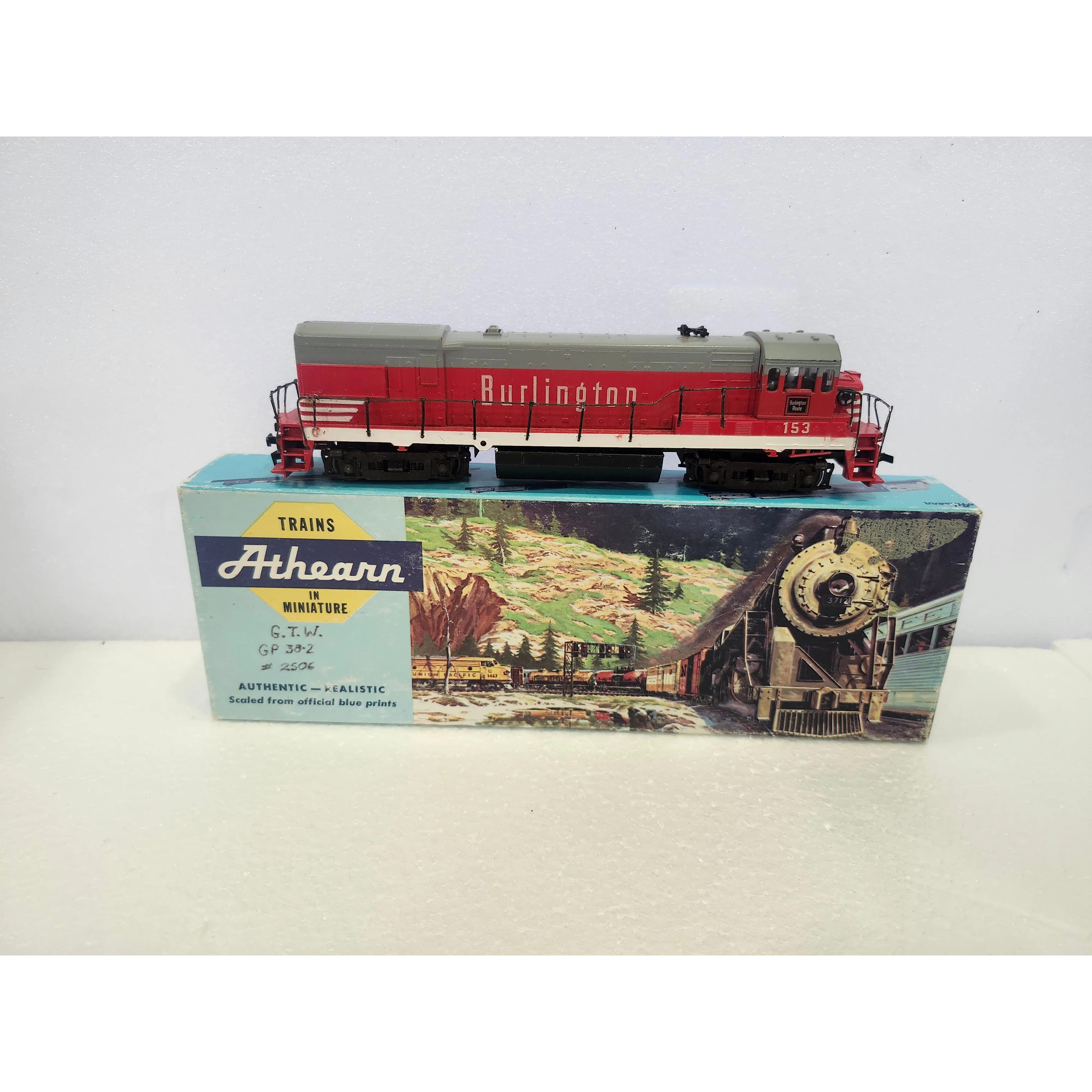 AHM 8 WHEEL HO BURLINGTON GP 30 LOCOTOMIVE — photo 2