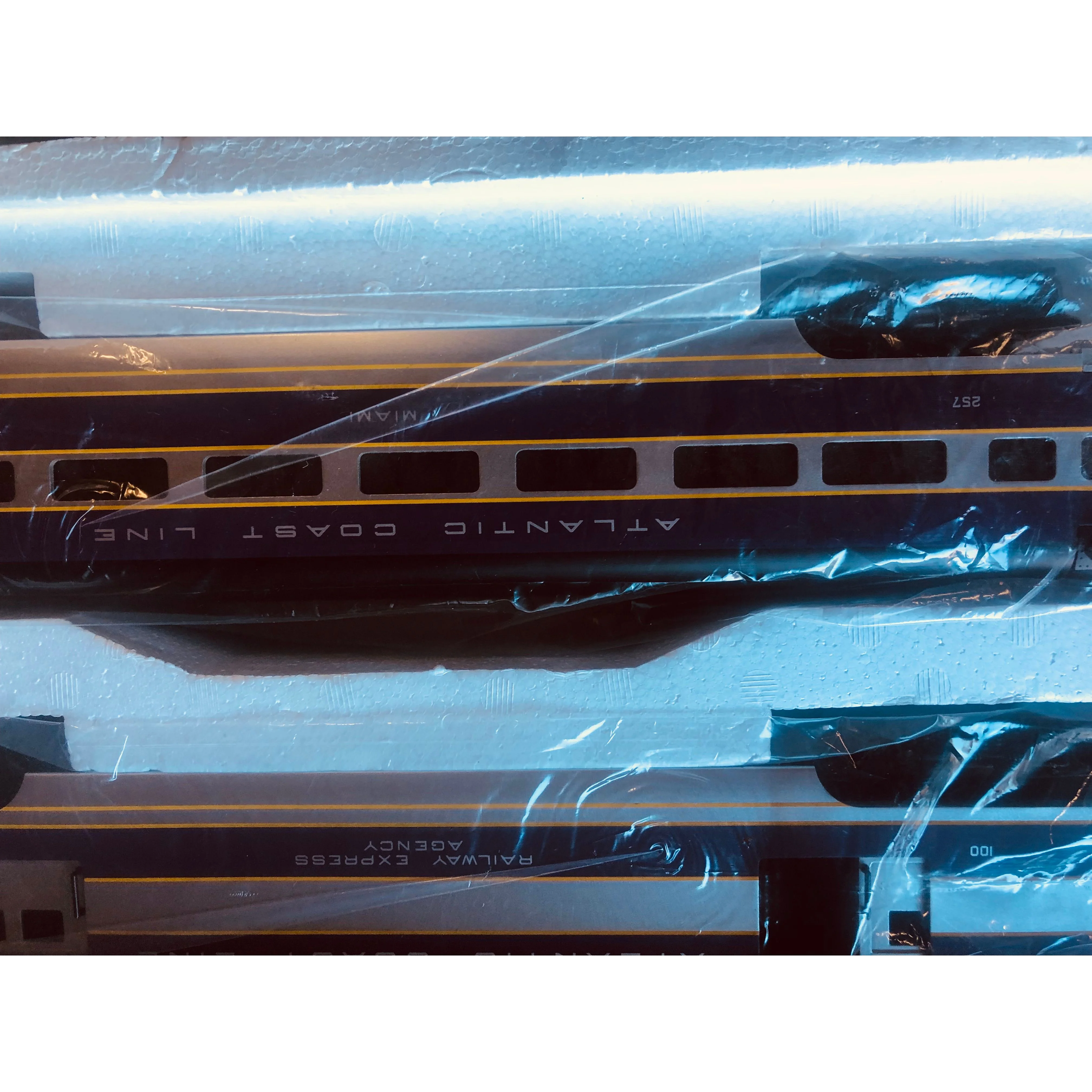Mth Atlantic Coast Line Painted 70’ 5 Aluminum cars, one baggage, 3 coaches and obser — photo 6