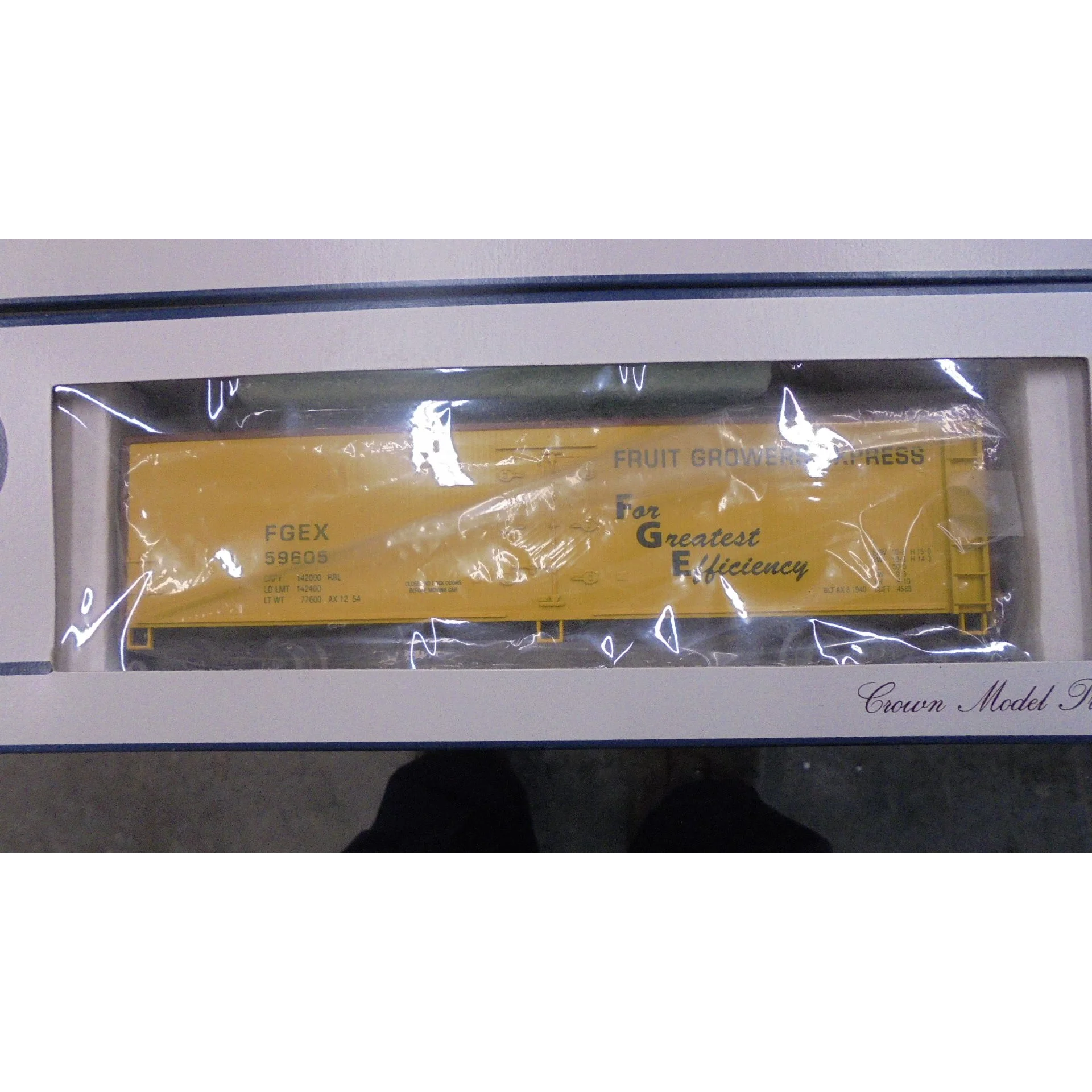 3 CROWN MODEL PRODUST FRUIT GROWERS EXPRESS REEFER O SCALE — photo 2